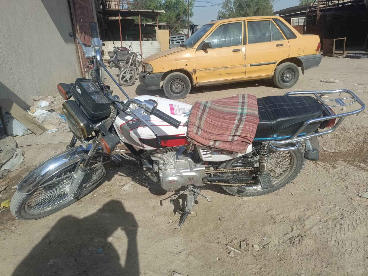 للبيع فول دراجه ما مفتوحه 23سعرها 400بيها مجال  ***********
