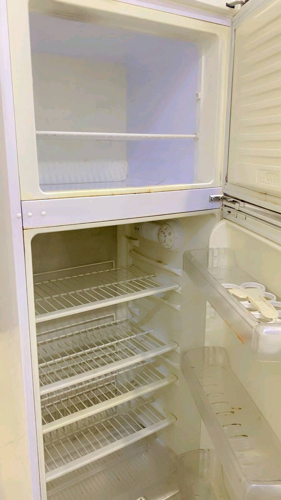 ثلاجة بيكو    حجم كبير نظيفة وشغلها ممتاز وممبدل اي شي بيها اصلية     BEKO