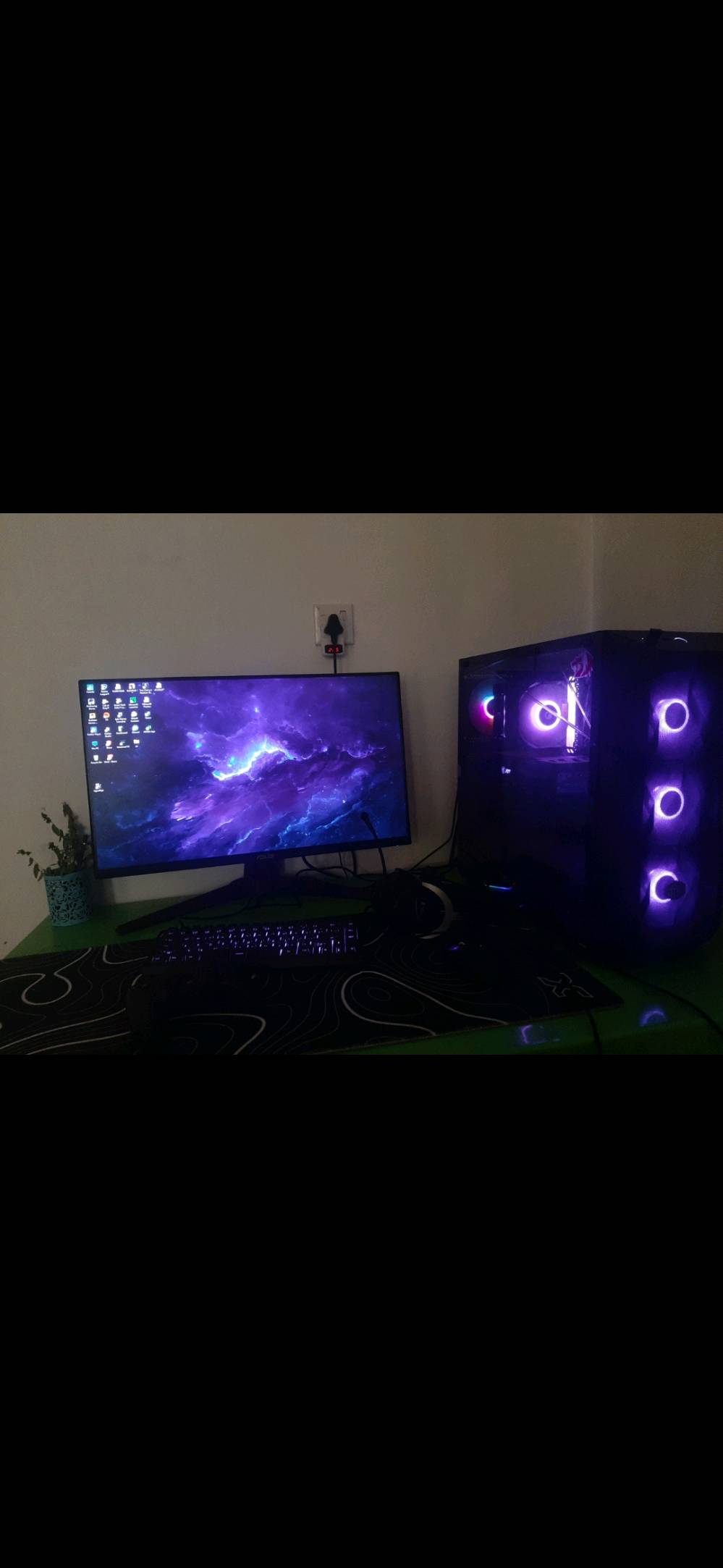 3060 ti gaming x msi 

I512400f 

16g ddr4 3600hz crossair

B660 msi 2 slots of ram

Case color master td500 mesh black

256g m.2 nvme

1t hrad disk

الملحقات

Keyboard k552 reddragon

Mouse attack shark x 6

ما ابيع قطع كامل تجميعه والملحقات فقط

مليون ٩٠  

مكاني بغداد حي الجهاد وماعندي توصيل