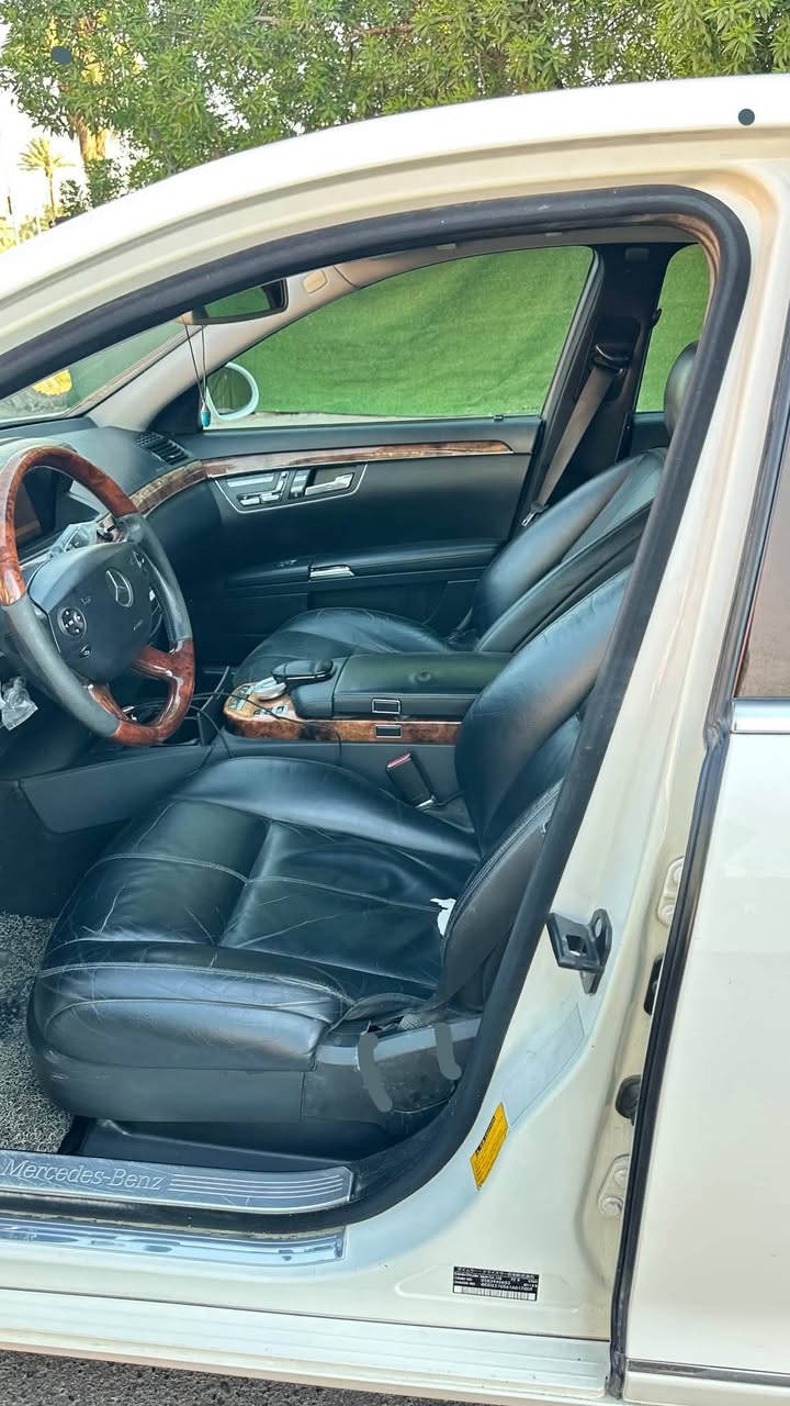 السلام عليكم 
مارسدس s350 2006 w221
- لون غرفة اسود+
- مري شفط
- جنطة شفط
-  فتحه سقف
-شاشه + ماوس 
-ستيرن كهرباء + تحكم ستيرن جهتين
- تبريد منفصل + قطعتين تبريد 
-كشنات كهرباء جهتين
-تدفئه كشنات 
-خزن ميموري 
-وضعيات قياده E-S-M
-اشاير مري 
-كروس سرعه 
-شاشه + تحكمات
-جام بلورايز بلادي
-بلوتوث بلادي 
-ويل ١٨ AMG
-كامرة خلفية بلاد
وباقي المواصفات معروفة
ماشية 153 الف   بيهه قطعتين كلير فقط . سياره جاهزة 
السعر 168وبيها مجال
الشراي يتصل ‭***********‬  متوفر واتساب
