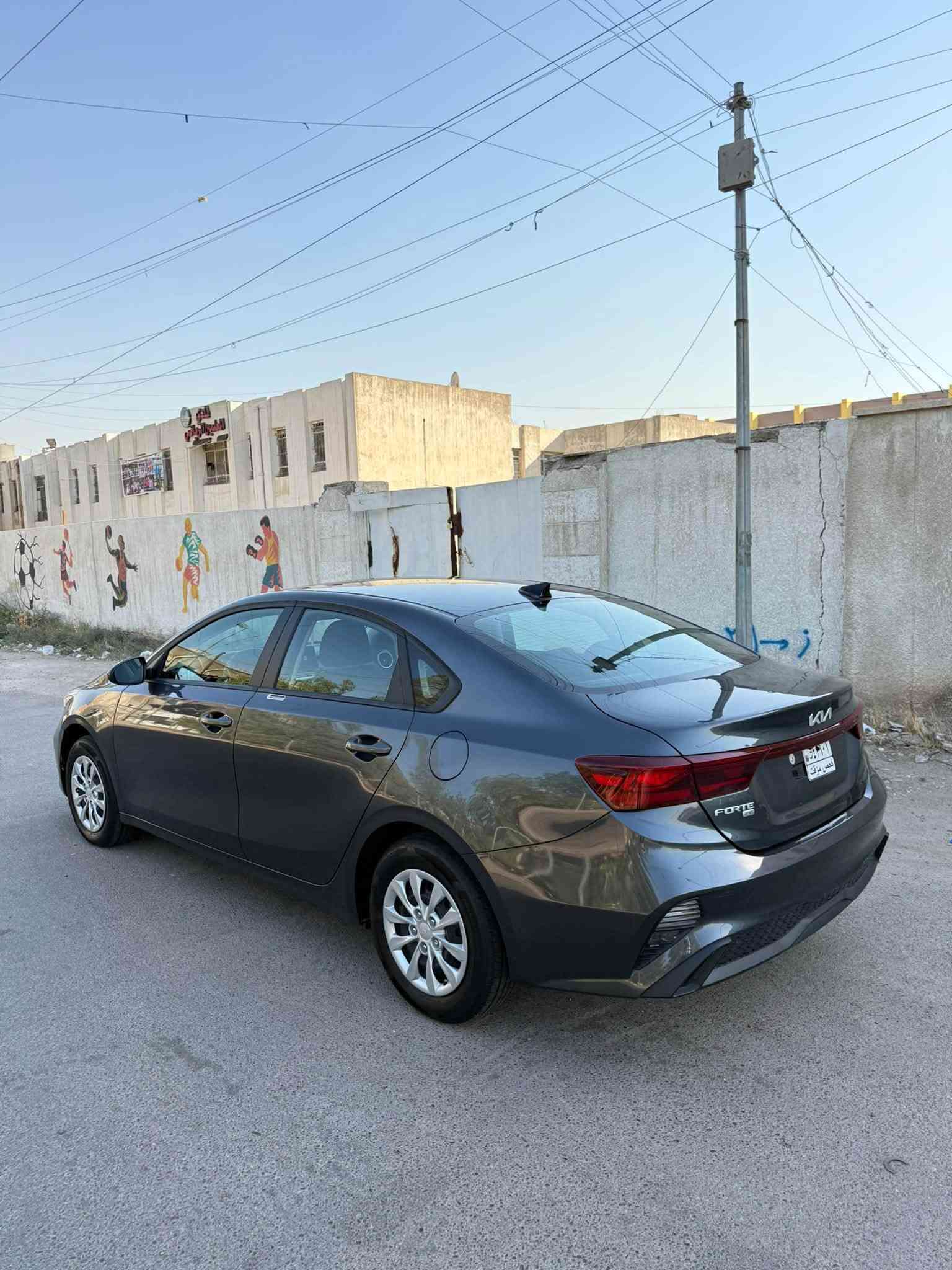 السلام عليكم 
كيا فورتي 2024 
موصفات شاشه و مثبت سرعه وتحديد مسار و قياده ذاتيه 
حادثها موضح بالصور مبدل جاملغ نفس لون و ربع بنيد صبغ 
ماشيه 53الف 
(دخول جديد كتاب شهداء )
السعر (135$) وبيها مجال 
مكان السياره بغداد شارع فلسطين 
***********
