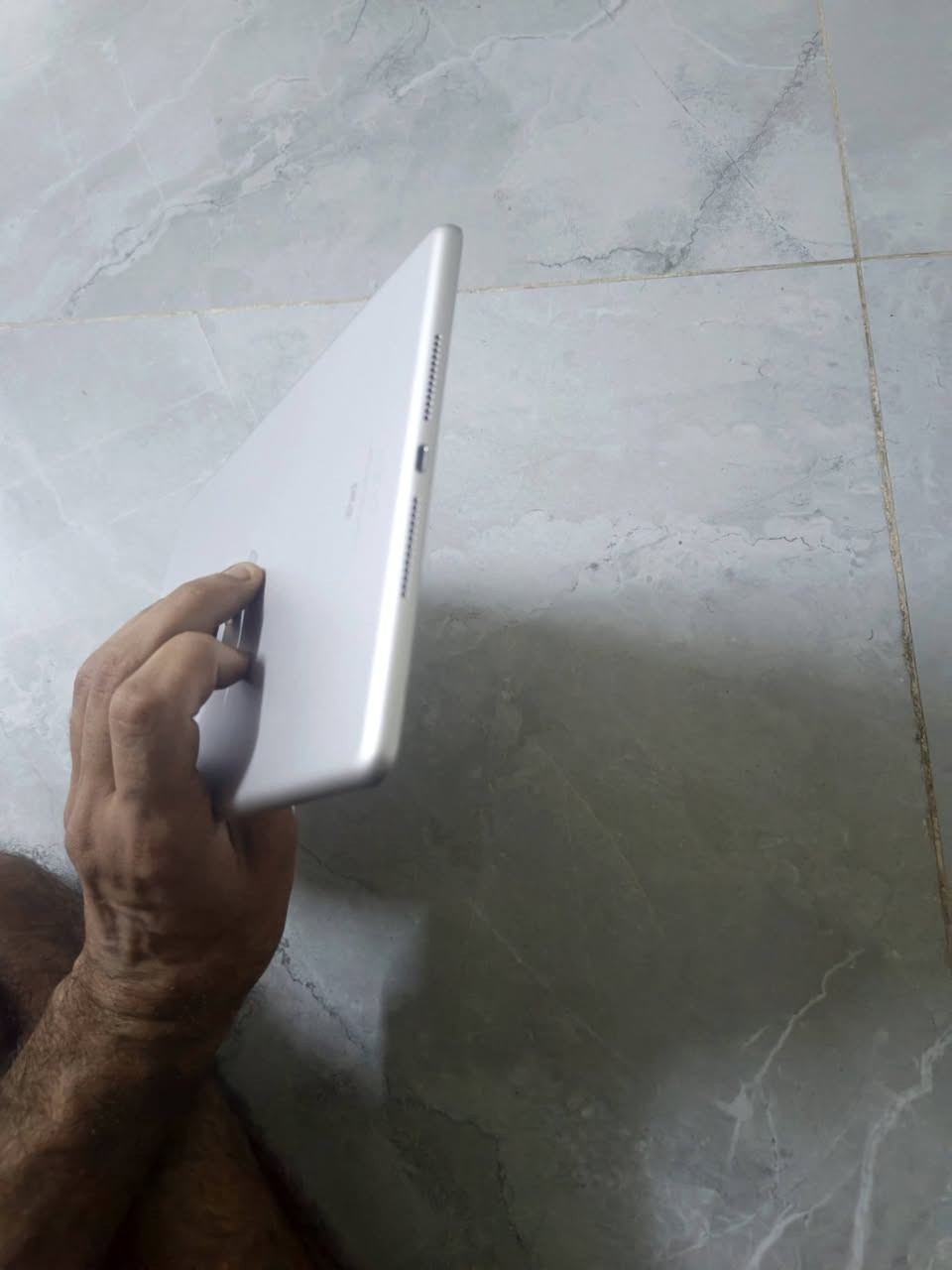 ايباد ٩ • ٦٤ • بطاريه ٩٢٪