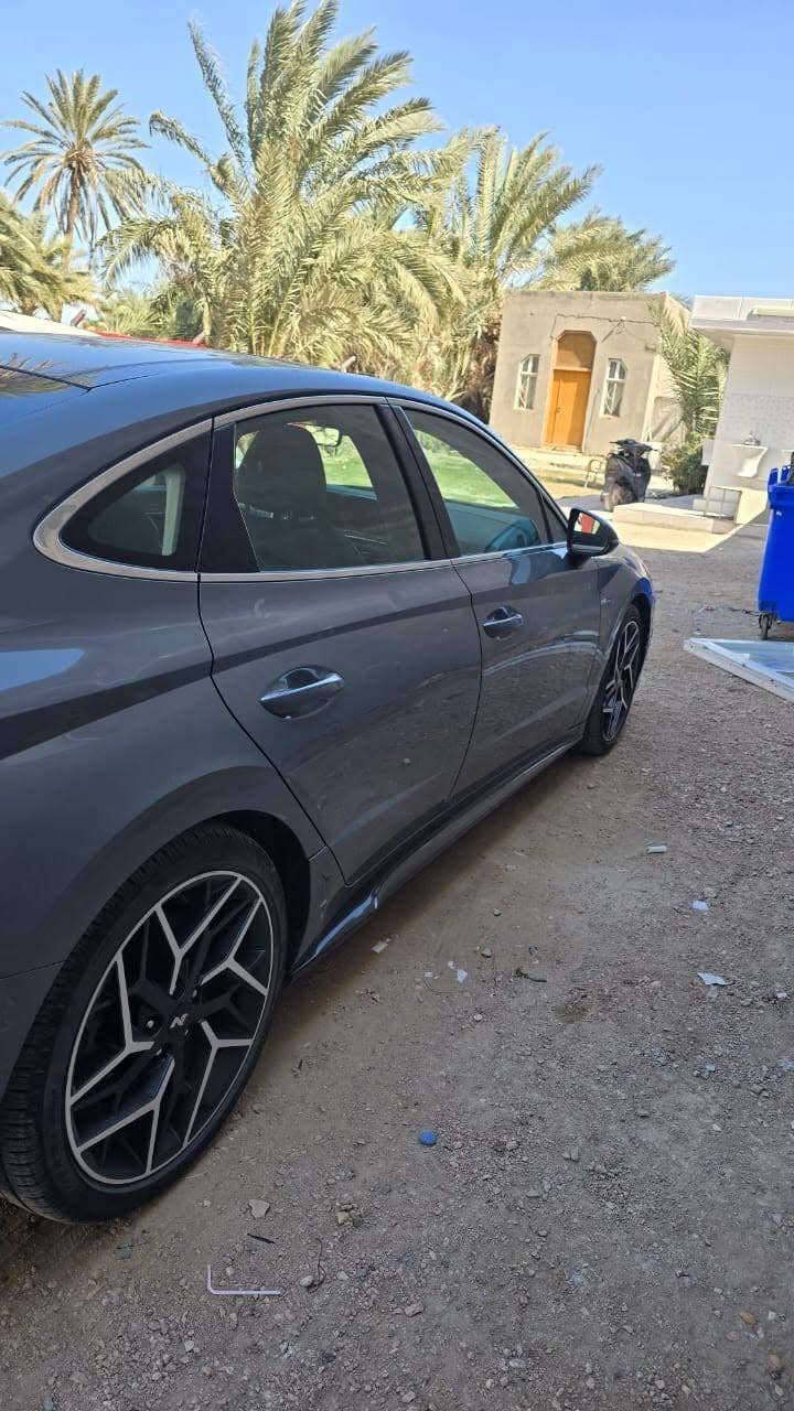 سوناتا ٢٣ حره بدون رقم فول مواصفات ان لاين اعلى فئة بالمواصفات محرك ٢٥٠٠ تيربو حادثها صبغ بنيد فقط والجاملغات مفتوحات وراجعات نفسهن شرط مابيهن صبغ ولا معجون فقط فتح براغيهن لغرض تصليح البنيد مكان السماوه سعرها 165 وبيها مجال بسيط ((***********))
