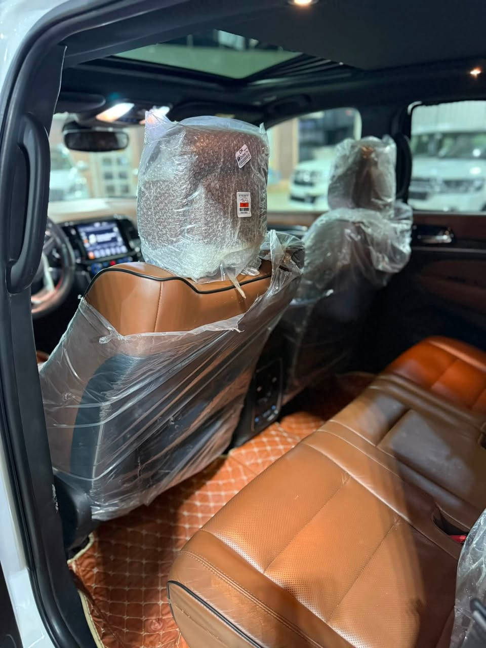 📦🧿📦🧿📦🧿 جديد 

السلام عليكم 

للبيع جيب  خليجي 🌹اوفرلاند 2020  وكاله هارلم ✅

 مواصفات

  

شفتات استريان

استيرا كهربائي 
 

مكفوله كفاله عامة ع وضع الشركه 

رقم اربيل 

المحرك: 3.6  (V6) 

نظام الدفع: رباعي 4X4

ناقل الحركة: اوتوماتيك 8 سرعات 

المواصفات: اوفرلاند 1/1

*نظام التعليق الهوائي (جكات)

*فتحة سقف بانوراما 

*الصندوق كهربائي بخاصية الفتح باستشعار القدم

*ويل قياس 21 انج

*رادار تفاعلي مع خاصية التوقف والانطلاق

*نقطة عمياء

*تحذير الخروج عن المسار

*نظام المحافظة على البقاء فى المسار

*حساسات امامية وخلفية

*مانع تصادم امامي وخلفي

*نظام القيادة شبه الذاتية

*المقاعد الامامية والخلفية تتدفه 

*المقاعد الأمامية كهربائية وذاكرة

*ستائر لنوافذ للصف الثاني 

* انارة محيطية متعددة الالوان

*ابل كار بلاى و اندرويد اوتو لاسلكي

* نظام صوتي 19 سماعات 

* نظام اوامر وتحكم صوتي

*دخول ذكي (بصمة) للابواب الاربعة والصندوق

*نظام التشغيل عن بُعد

*مصابيح أمامية أوتوماتيكية مع مصابيح نهارية وكشافات ضباب LED 

*نظام التحكم التلقائي في الضوء العالى

*مرايا خارجية قابلة للطي كهربائيًا مدفئة

*ماسحات زجاج أمامي حساسة للمطر

*شاحن هاتف لاسلكي

برده صندوق 

كتلوكات الشركه 

 بصمات 2 شركه 

سبير مانزل 

عداد كيلو متر 90

للأستفسار  / *********** /***********
