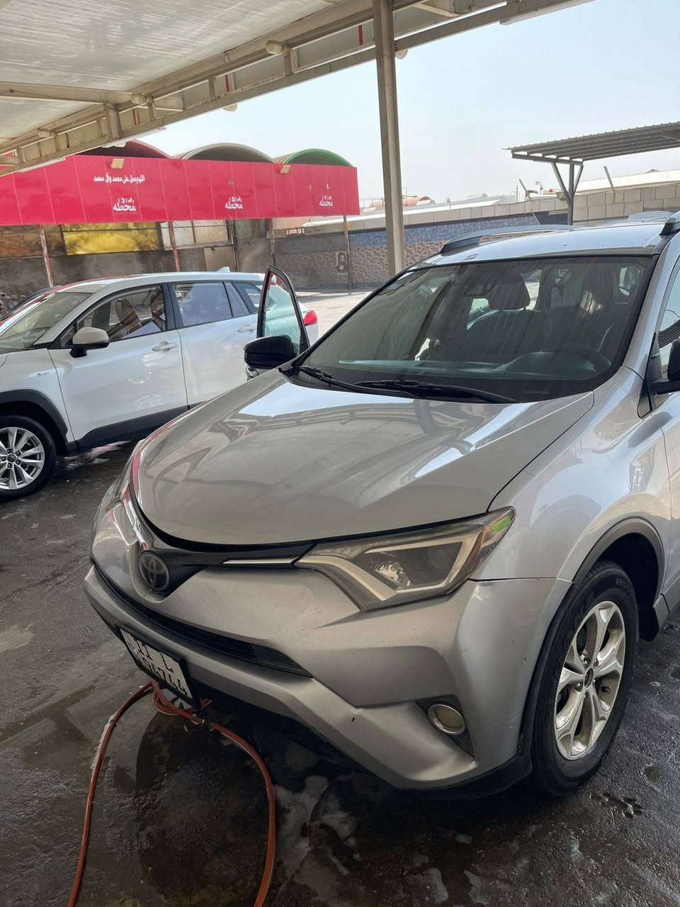 راف فور
موديل 2018 
حدادية جديدة 
تخم تاير جديد 
كهربائيات كاملة 
رقمها بغداد
ماشيه 142000 ميل 
حادثها جنطة بدون ايرباك كما موضح في الصور والسونار ...
السعر 165 وبيها مجال للشراي 
للتواصل ***********
السيارة باسمي والتحويل ثاني يوم
