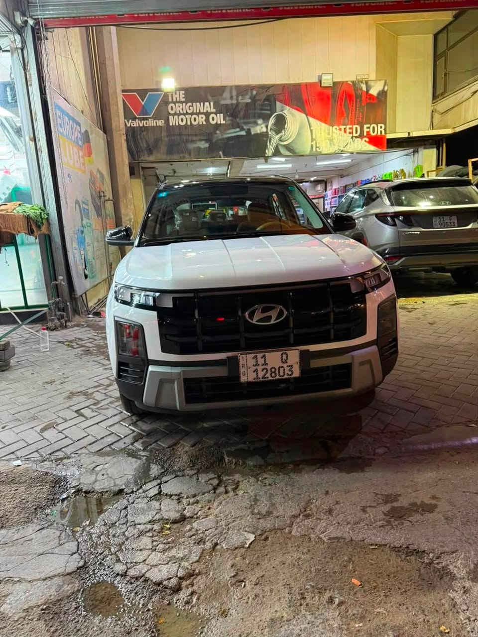 كريتا هونداي للبيع ٢٠٢٦ الشكل الجديد 
السياره تو كلر 
الايتات الاماميه زينون Led 
البك لايت متصل شريطي Led
الويل ١٧ اسود مطعم بالكروم 
السياره الشباك الامامي بيونو بلاك 
دخول بصمه ذكي 
كشنات جلد الجوزي الفاتح 
فتحه سقف بانوراما. فول مواصفات 
تحكمات ستيرن 
شاشه ايباد شاشه وسائط 
انظمة قياده ٣ 
هاند بريك دكمه والاتوهولد 
قطعتين تبريد بلخلف 
الجام اوتو كهرباء 
حساسات خلفيه 

السياره ماشيه 900 الاف اخت زيرو. بعده جديده 
مرقمه بغداد. الجديد 
السعر. 19000$  
الاستفسار***********
