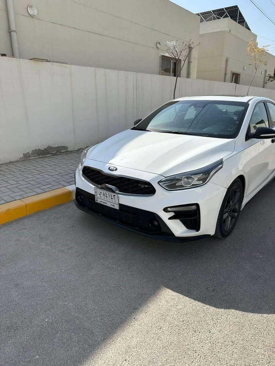 كيا فورتي 2020 امريكي GT
فول مواصفات واحد على واحد 
2000 دوش كير AT المرغوب 
حادثها موضح بالصور جاملغ وبنيد 
بدون شاصي بدون دواخل بدون لغد فقط ايرباك ستيرن 
سنويه تحويل مباشر 
اتصل على الرقم واتس متوفر +964 784 357 8784
مكان السياره بغداد
