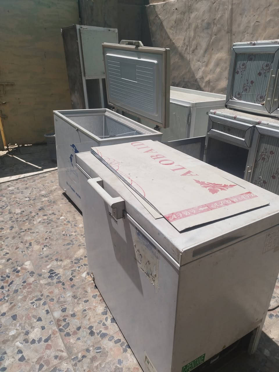 ثلاجات و مجمدات و براد نضيفات جداً اسعار مناسبه 
مكاني كربلاء شبانات قرب محطه نيزك 
***********
