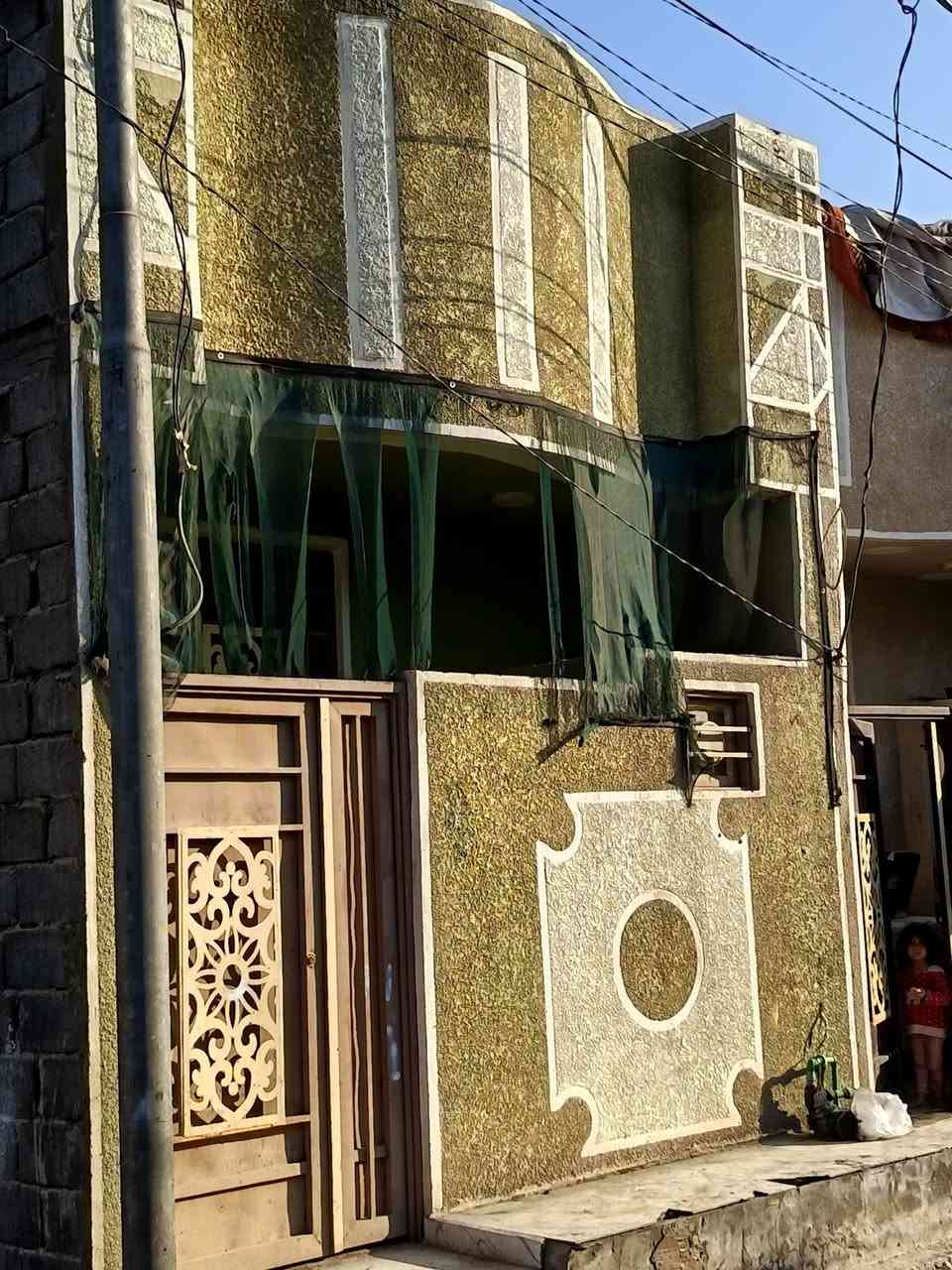 السلام عليكم بيت 50متر طابو سند ٢٥ إقرار محكمه مع اثاث جديد خدمات كامله مجمع سيد إسماعيل السكني *********** مستعجل السعر ب٣٢ بي مجال لشراي *********** مجاله بسيط
