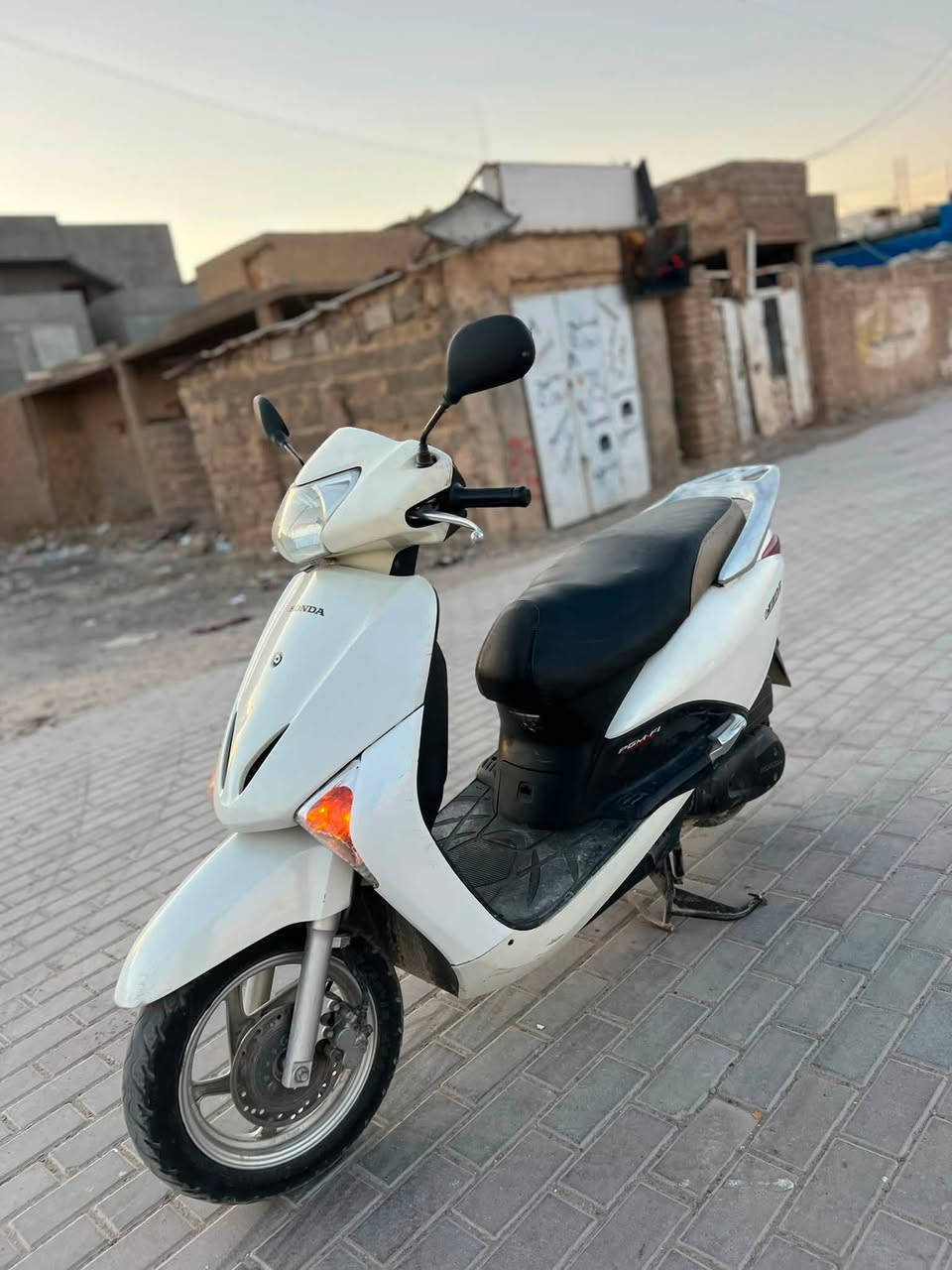 للبيع ليدي حديث فول نضافه دراجه بلاديه كلهه اول فتحه مفتوحه كفر البلادي ابيض صدفي ماعايزه أي شي سعر 850 للاستفسار 
***********
