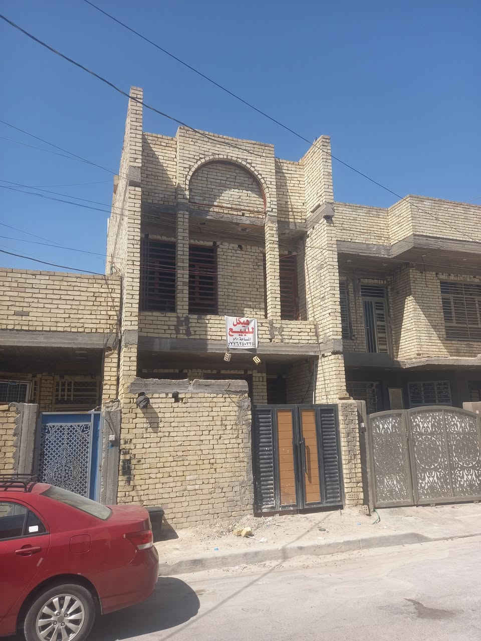 هيكل للبيع
المساحه90 الواجه5 النزال18
كامل من ابواب وشبابك تفصال نوع ثقيل 
كامل من مجاري مربوطه
كهرباء واصل ماء واصل 
مؤاسس من بواري سبالت جميع البيت 
+تاسيس بواري كامرات +صاروخيه مطبخ بناء درجه اولى 
ويحتوي على مدخلين
 طابق الاول من صحيات خارجيه واستقبال صاله كبيره +منور+غرفه5×4+صحيات
الطابق الثاني يحتوي على غرفتين 5×4+صحيات الطابق الثالث يحتوي على بيتونه كبيره مساحه9×5 +سطحين 
العنوان اربع شوارع خلف مول الحامد وخلف بفرعين شارع حسينيه شاكر الساعدي كاع علي مكلف 
للستفسار ***********

