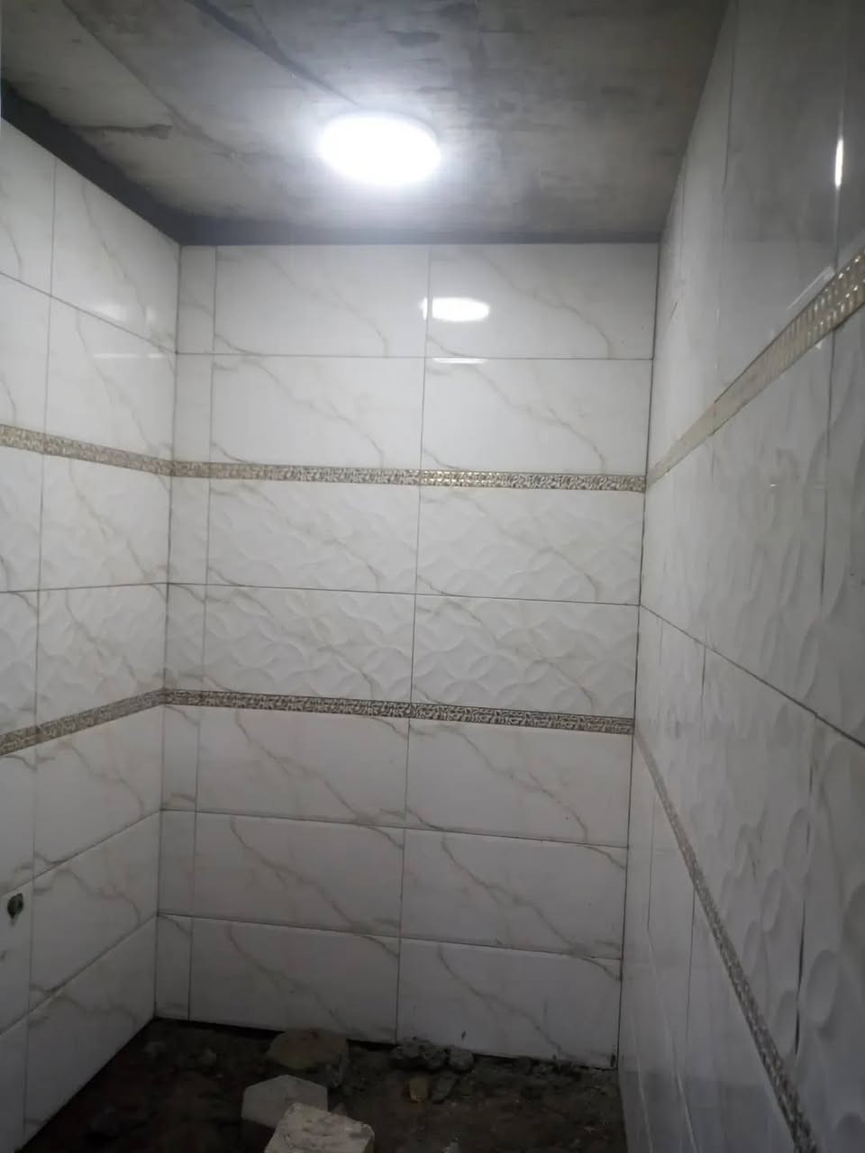 سلام عليكم خلفه متفرغ سيراميك بورسلين كاشي مرمر بآيات شغل درجه اولى واتساب ***********
