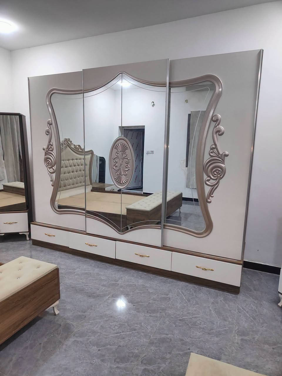 غرفه 9 قطع كلش نضيفه صبغ حراري سعرها 550 وبيها مجال بسيط للاستفسار***********
***********
