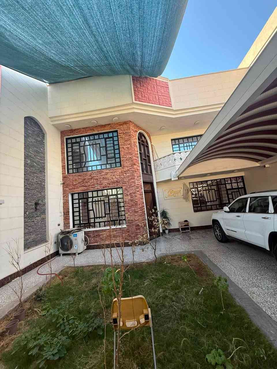 السلام عليكم 

البيع منزل 🏠 
عقار مساحه 275 متر واجه 10 نزال 27.5 بناء 2015 ومحدث جديد جاهز هسه كملته يحتوي ع الطابق الأول الارضي ع 
استقبال و مطبخ وصاله كبيره وغرف عداد 2نوم وصحيات وترك خلفي ومنور في الصاله ومنو في المطبخ 
والطابق الثاني يحتوي ع غرف عداد3 نوم وصاله وصحيات 

مكان مشتل شارع الزيدي 
رقمي
 ***********
