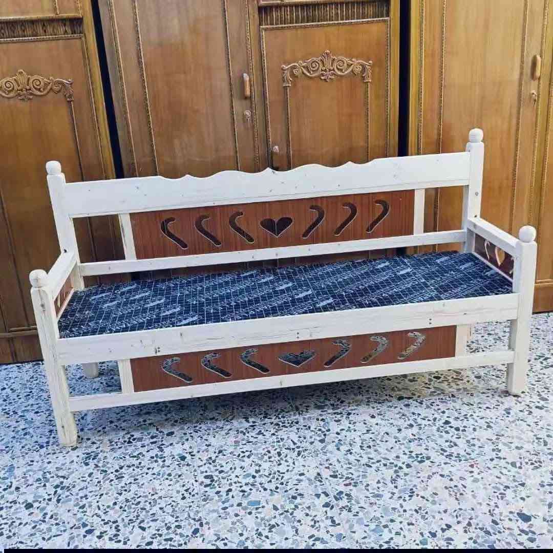 كرويتات شغل عراقي خشب روسي
 بلوك بلاويد قياس 175 سم 
شغل درجة اولى 
للحجز الاتصال على رقم 
***********
