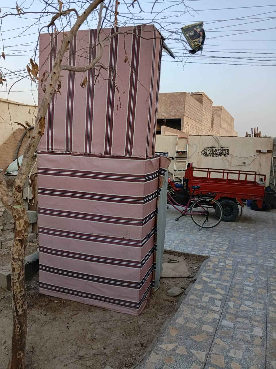 البيع كامله السعر 225 وبيها باب ***********
