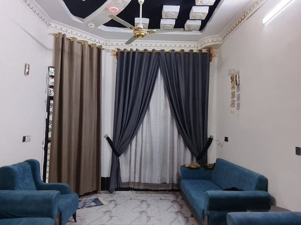 السلام عليكم بيت للبيع في منطقة البانوراما طابو قريب على الشارع العام مساحتة ١٣٠م
استقبال وصالة ومطبخ وحمام وغرفتين نوم وصحيات خارجية بيت مرتب ونظيف بناء حديث 
للاستفسار التواصل على الرقم *********** أو واتساب
