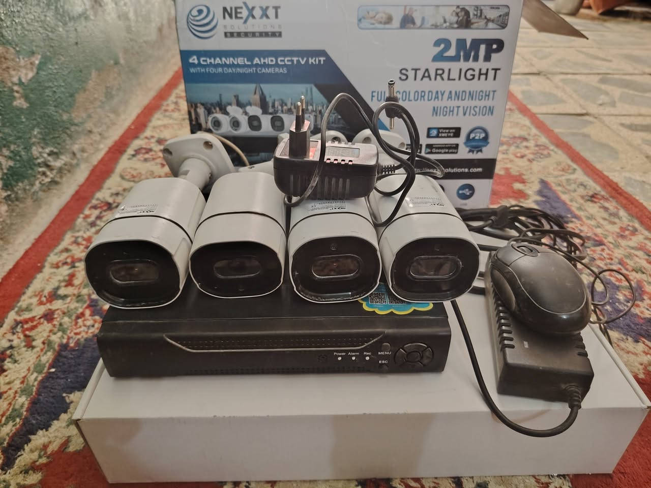 سستم كامرات مراقبه للبيع مكانهن كوفه شارع ميثم التمار قرب دور الحوزه *********** سعره ٦٥ الف
