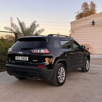جيب شروكي موديل 2022  لون اسود  محرك 2000 تيربو  رادار  حساسات  كشنات ...