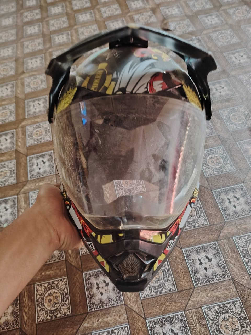 #دراجات_نارية خوذه  ام لوشم مقفله كلش سعر 40وبيهه مجال استفسار عبر ارقام التاليه ***********
***********
