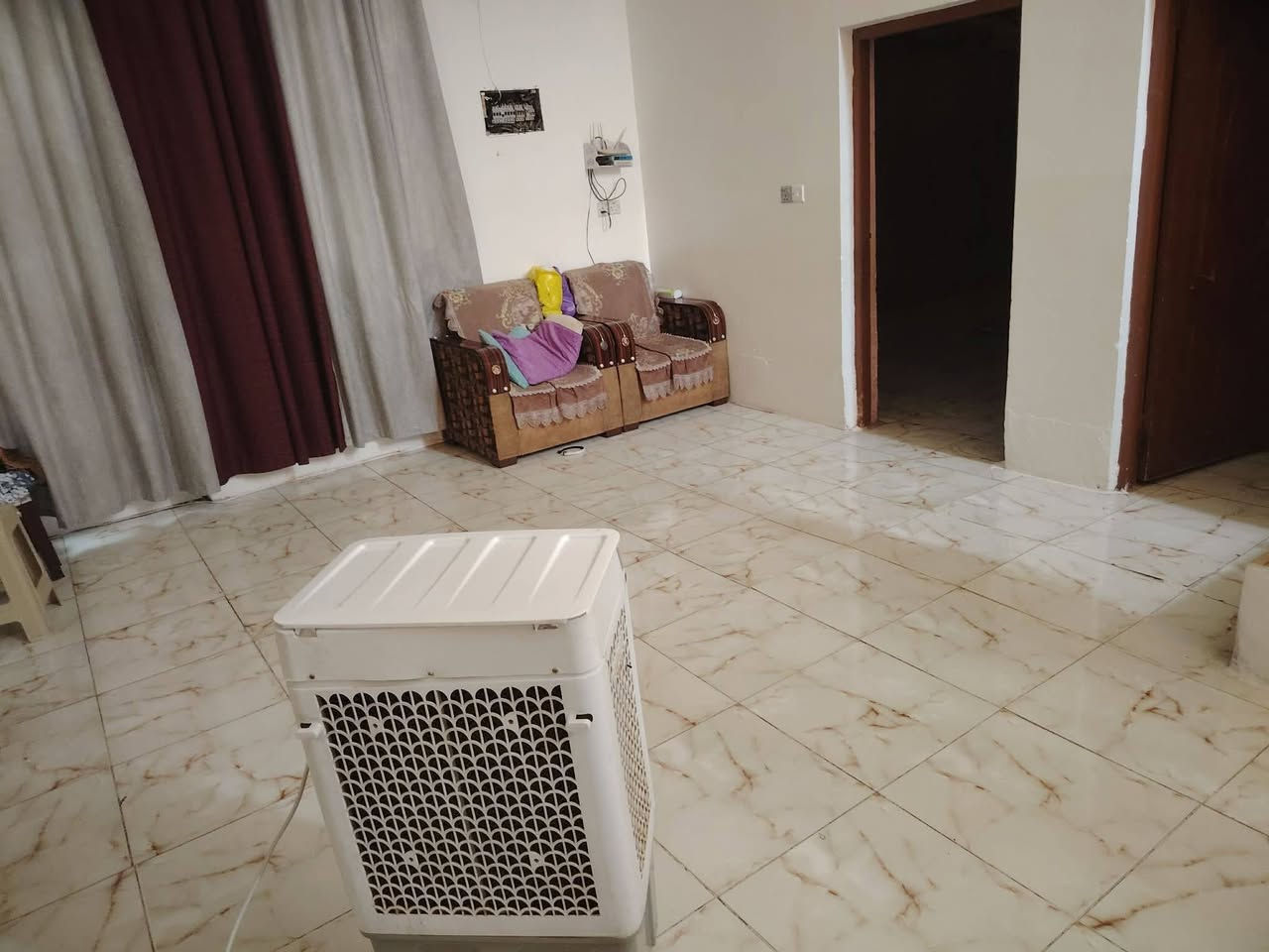 سلام عليكم بيت مساحه 210 متر ركن طابو سند 25  متكون من 4 غرف نوم معى باقي الاملحقات  بناء طابوك متوفر جميع الخدمات العنوان بغداد المدائن قرب مستشفى المدائن الاستفسار ***********
السعر 210 مليون
