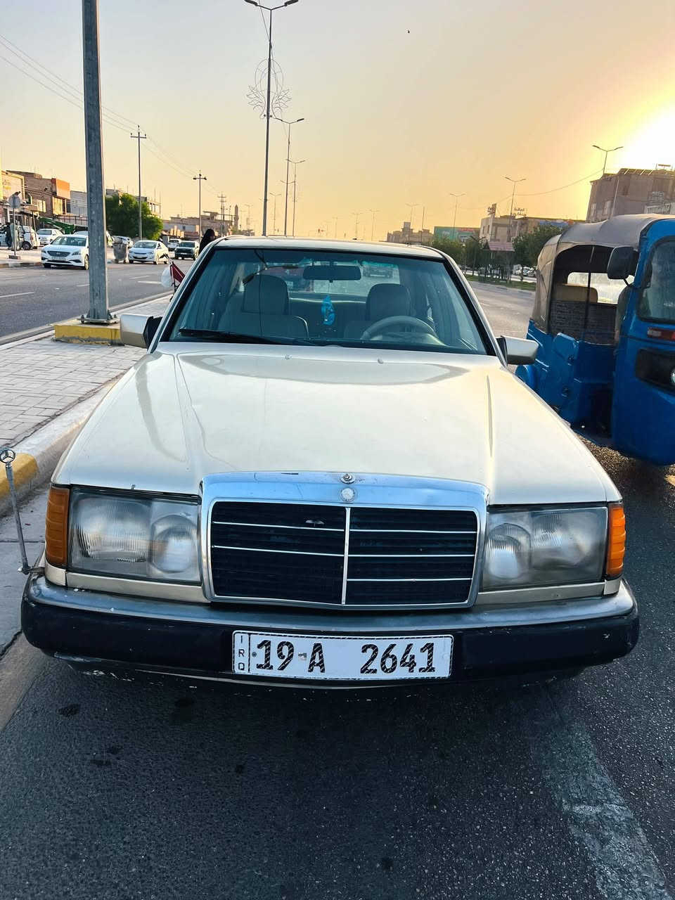 مكاني : كربلاء
السعر : ٥٠
للأستفسار : ***********
مارسيدس دب ، مديل 1988 ، السيارة بإسمي سنوية ورقم جديد تنتهي السنوية 2031 ، اللون اصفر شمباني كهربائيات شغالة مصبوغة صبغ عام للجمالية ، كير ومكينة بطة مكفولات  كامله من دوشمه حداديه تخم تاير وميكنتها ٢،٥ قواعد برانكيت علبلاد رقمها كربلاء انگليزي مكلف بنشر
