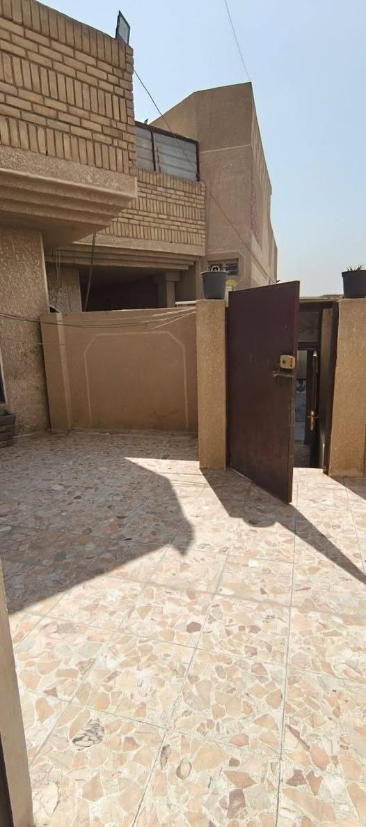 السلام عليكم بيت للايجار قاط ثاني البيت معزول عزل كامل البيت فارغ المكان الغزاليه شارع المركز يم مرطبات البطريق البيت ماكو مقابيله بيوت *********** الاستفسار واتساب
