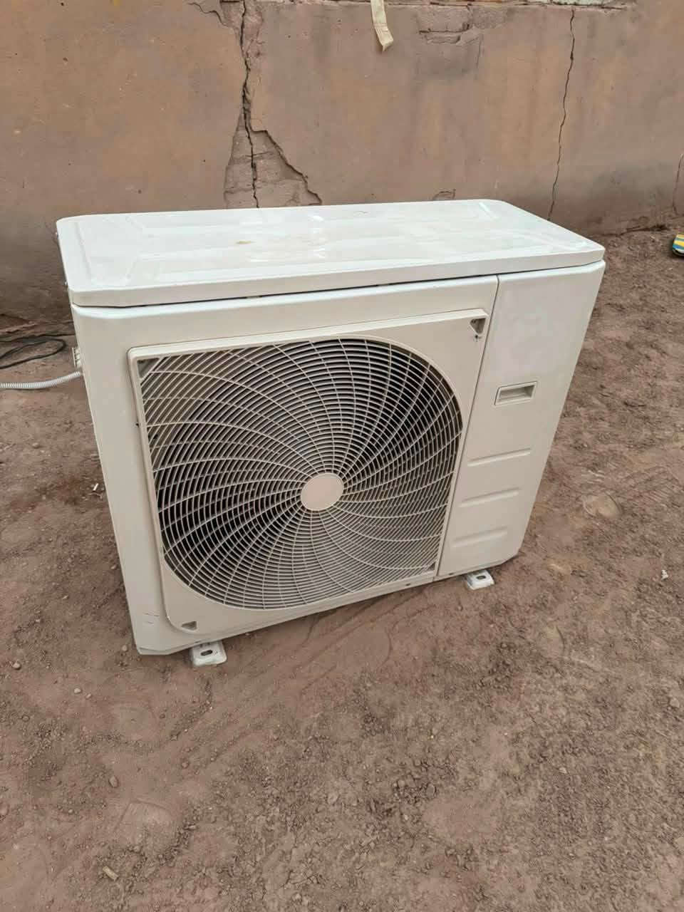 سبلت 3 طن اواكس شغال ومابي اي نقص تجي تفحص وتاخذه وبي ضمان سعره 650 وبي مجال بابل وردي خارج
للاستفسار ***********
