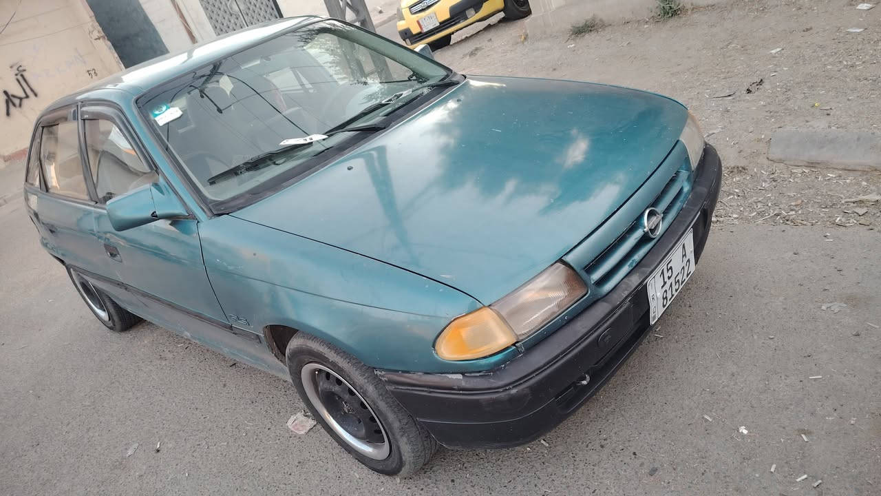 السلام عليكم استرا للبيع مديل 92 سياره شرط لا ضربه ولا طخه كير شرط محرك بدايت صرف السعر 37وبيها مجال *********** اتصل وبيك خير وتدلل
