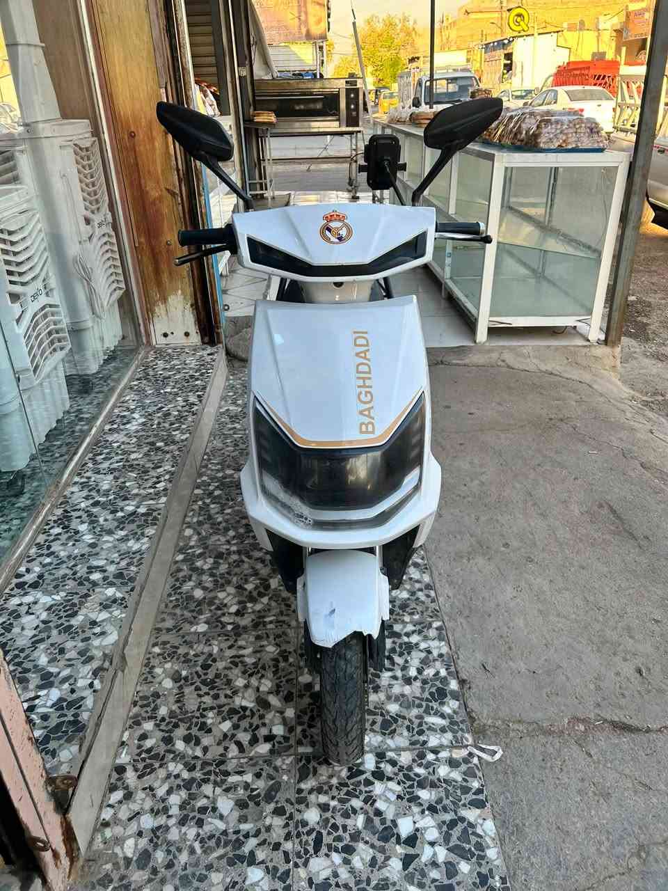 دراجه شحن تمشي 100 حقيقي 80 نظيفه مبدل بطاريات جدد صار شهرين اروح ورجع يوميا بيه البغدادي الجديد تاخذني وترجعني سعر 500 وبيه مجال حك الجيه عنواني بغداد العبيدي رقمي ***********
