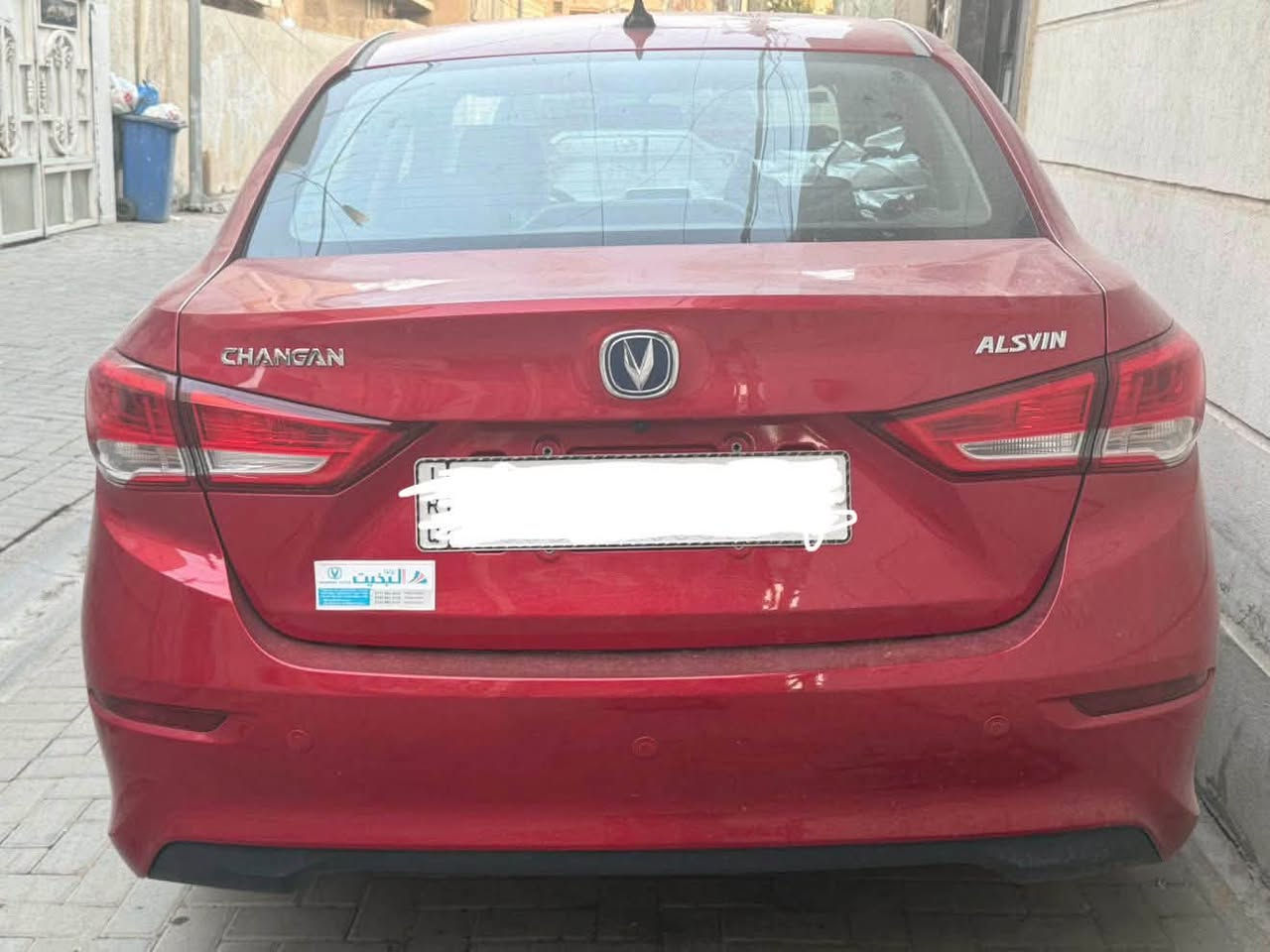 السلام عليكم
🚗 إعلان بيع: شانجان ألسفن موديل 2025 🚗
التفاصيل الأساسية:
 * الموديل: 2025
 * اللون: أحمر 🔴
 * الرقم: بغداد (السيارة باسمي والتحويل ثاني يوم)
 * المسافة المقطوعة: 15,000 كم
 * المحرك: 1.5 لتر (Blue Core) اقتصادي جداً
 * ناقل الحركة: 5 سرعات
أبرز المواصفات والتجهيزات:
 * شاشة لمس قياس 7 إنش (Bluetooth & USB)
 * تحكم ستيرن كامل
 * كاميرا وحساسات خلفية
 * فتحة سقف
 * ويلات ألمنيوم قياس 15 إنش
 * تكييف ممتاز
 * إضاءة نهارية LED
 * أنظمة أمان: وسائد هوائية (Airbags)، فرامل ABS + EBD، ونظام ثبات إلكتروني (ESP)
حالة السيارة والملاحظات:
 * مكفولة (بدون حوادث) بحالة الشركة.
 * ملاحظات بسيطة بالدعامية: مثل ما موضح بالصور.
📌 السعر المطلوب: 103 ورقة (وبي مجال بسيط)، الشراي يخابر يستفسر ويتدلل، والما يعجبه المنشور يترك كلمة طيبة وترحموا لنا بالخير ❤️
📌 المكان: بغداد
📞 للتواصل: ***********
