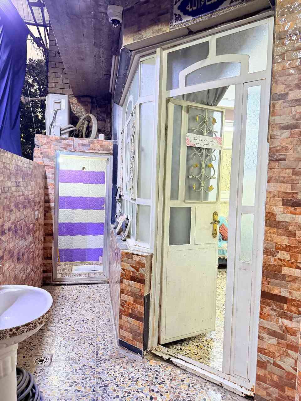 دار 100م زنجيل للبيع طابقين
واجهة 7.15 سم
والنزال 14
طابو صرف زراعي سند 25 (سهم بأسمي بالسند )
الطابق الأرضي: استقبال + غرفة نوم  + حولي + مطبخ + حوش خارجي + 2 حمامات سقف مسلح والبناء طابوق . 
الطابق الثاني :
ماكامل فقط انارة
الصطح بي مخزن مع غرفة سندويش وملبوخة الستارة والبتونة
مثل ماموضح بالفديو والصور
 العنوان :  الشعلة الدوانم مقابل قطاع السابع
قرب حسينية حبيب ابن مظاهر
تفاصيل اكثر ... 
هاتف ‏‪***********
