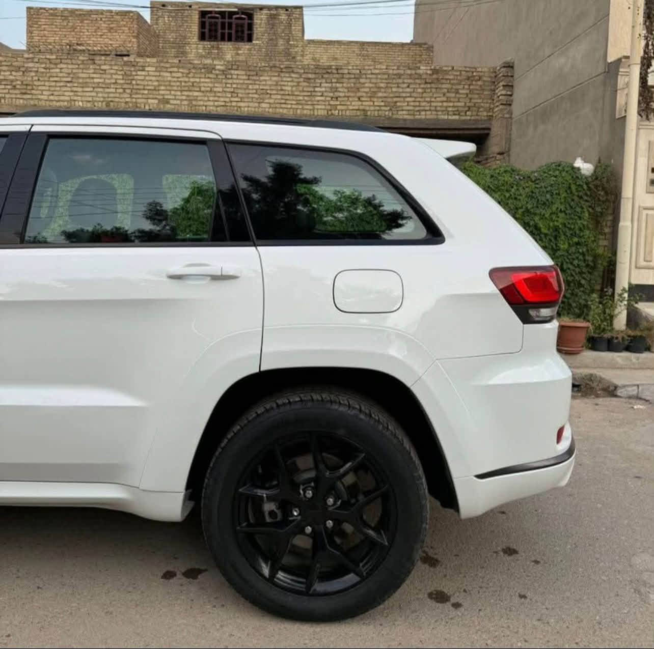السلام عليكم
جيب مودييل 2019 s خـليـجـي اس للبيع فقط  مابيها صبغ الي بيها  تكحيلات كارت وبارد باكثر من مكان
رقم بغداد
فول مواصفات عدا الرادار الأمامي 
ماشيه 83 ميل  
مكينة  3600 6 سلندر  
فورويل بارنوما فتحة  
 سقف بانوراما 
 كشنات جلد اسود واحمر  + كهرباء
تدفئه + خزن ٣ وضعيات 
 نظام النقطة العمياء 
 ويل حجم 20 بلادي سبورت 
 3انظمة قيادة 
تشغيل عن بعد  مري كهرباء 
 مرايا متحسسة للضوه العالي 
بخاخات لتنضيف اللايتات الامامي
 نظام تشغيل واطفاء المحرك اوتماتيكي
للتوفير وعدم صرف الوقود عند الايقاف 
 ستيرن كهرباء + تدفئه ستيرن 
حساسات خلفية امامي

مكان السياره بغداد
للاستفسار السعر 290
 ***********
