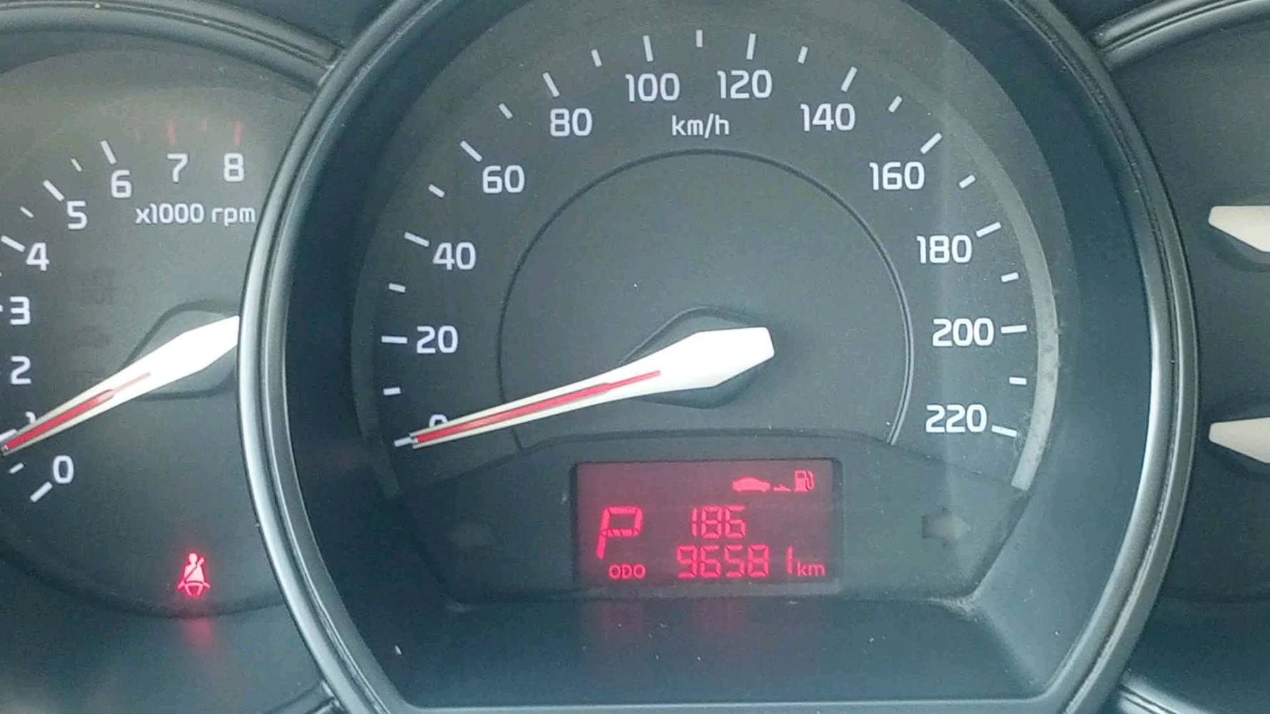 للبيع كيا ريو خليجي موديل 2014 رقم بغداد باسمي 
محرك 1600 دوش دبل قطرة 
ويل كب فراشة حجم 17
مراة شفط اشارة بلمراة
تحكمات ستيرن حاكية 
السيارة بدون صبغ بيها شخط باب الخلفي ورصعة بلجاملغ ملاحضات بسيطة 
ماشية 96كم 
***********
سعرها90ورقة وبيها مجال للشراء الجاد