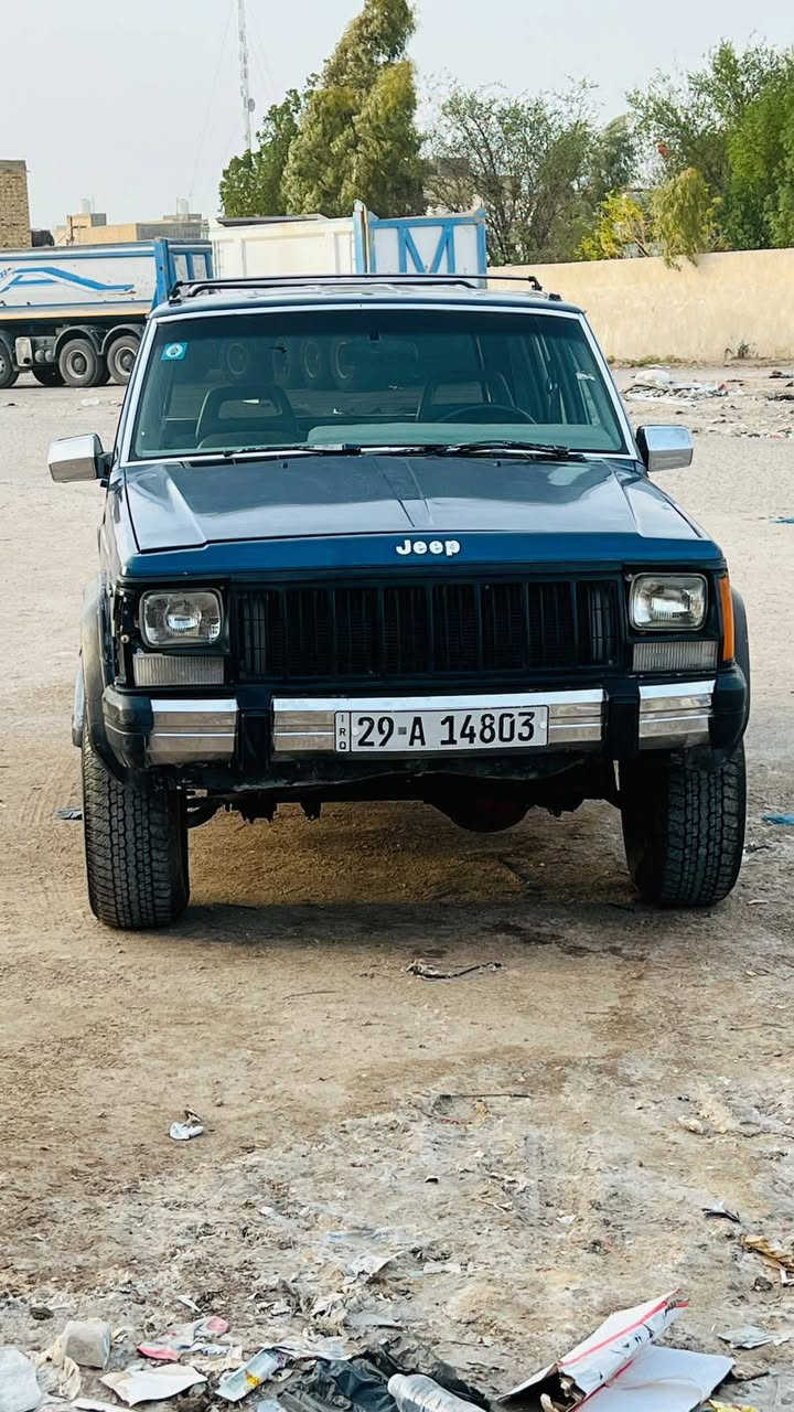 السلام عليكم جيب شيروكي موديل 1991
محور 3000 كير ومكينه خير من الله تخم تاير جديد  الرقم الجديد شرط شراي تحويل ثاني يوم 
صاحب سياره موجود يمي لا خياسات ولا دعمه قويه صبغتها جمالي مكان السياره الناصريه اسكان الصناعي سعر 35 وبيها مجال حگ الجيه 
***********
