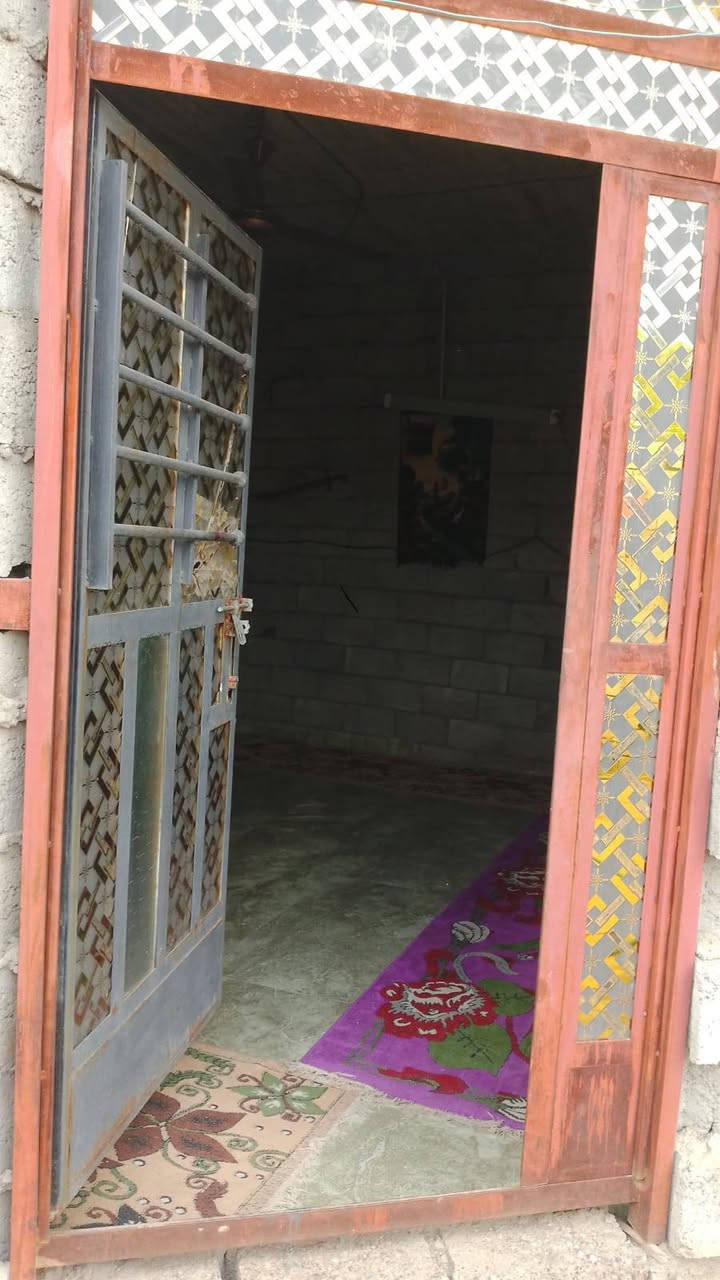 سلام عليكم دار للبيع مساحه200يحتوي على 3غرث نوم وصاله كبيره وستغبال كبير وترك ومنمر اسعر 45وبي مجال  عنوان جسر ديالى لقديم لشراي ينتصل ***********واتساب متواجد على لرقم بكل وكت
