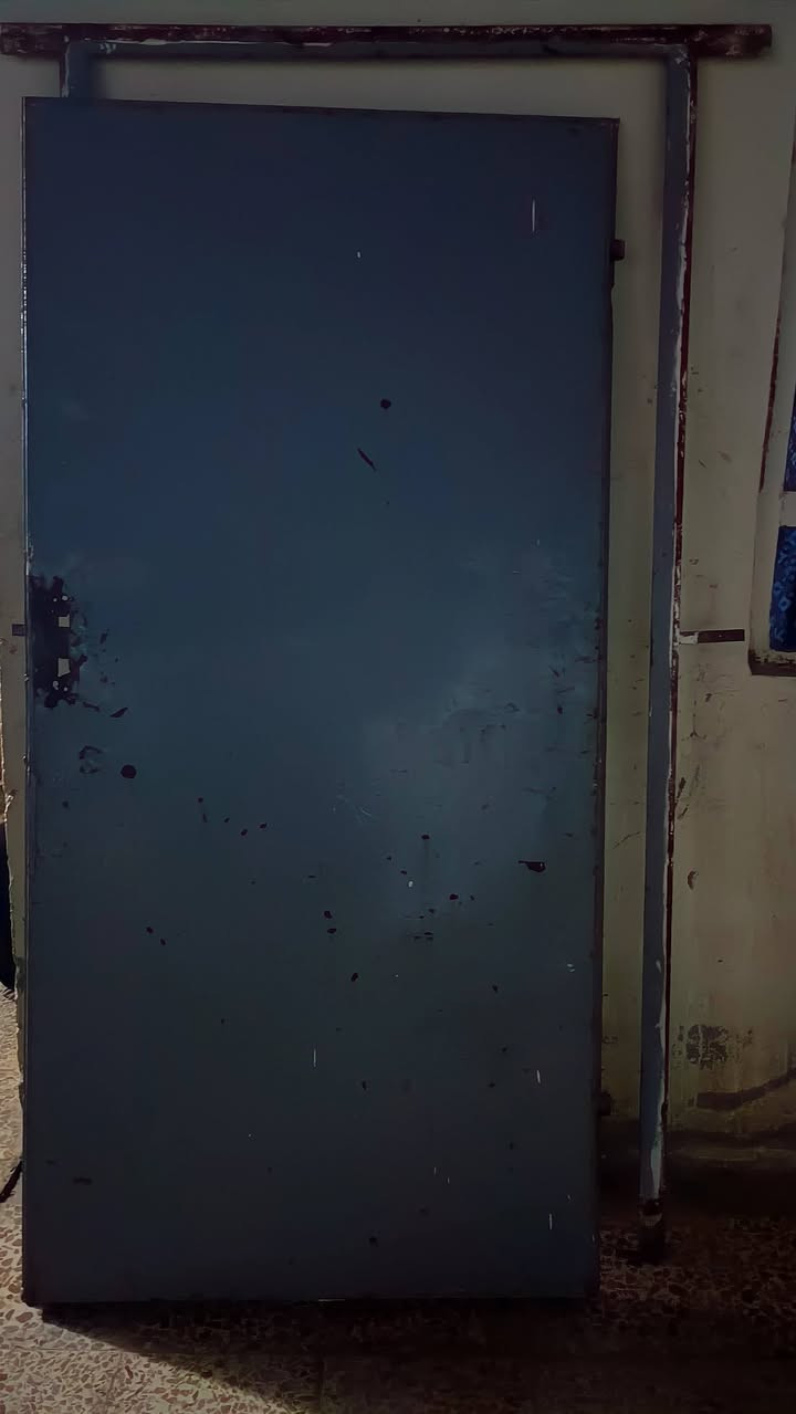 باب حديد للبيع ثقيل***********واتساب بي
