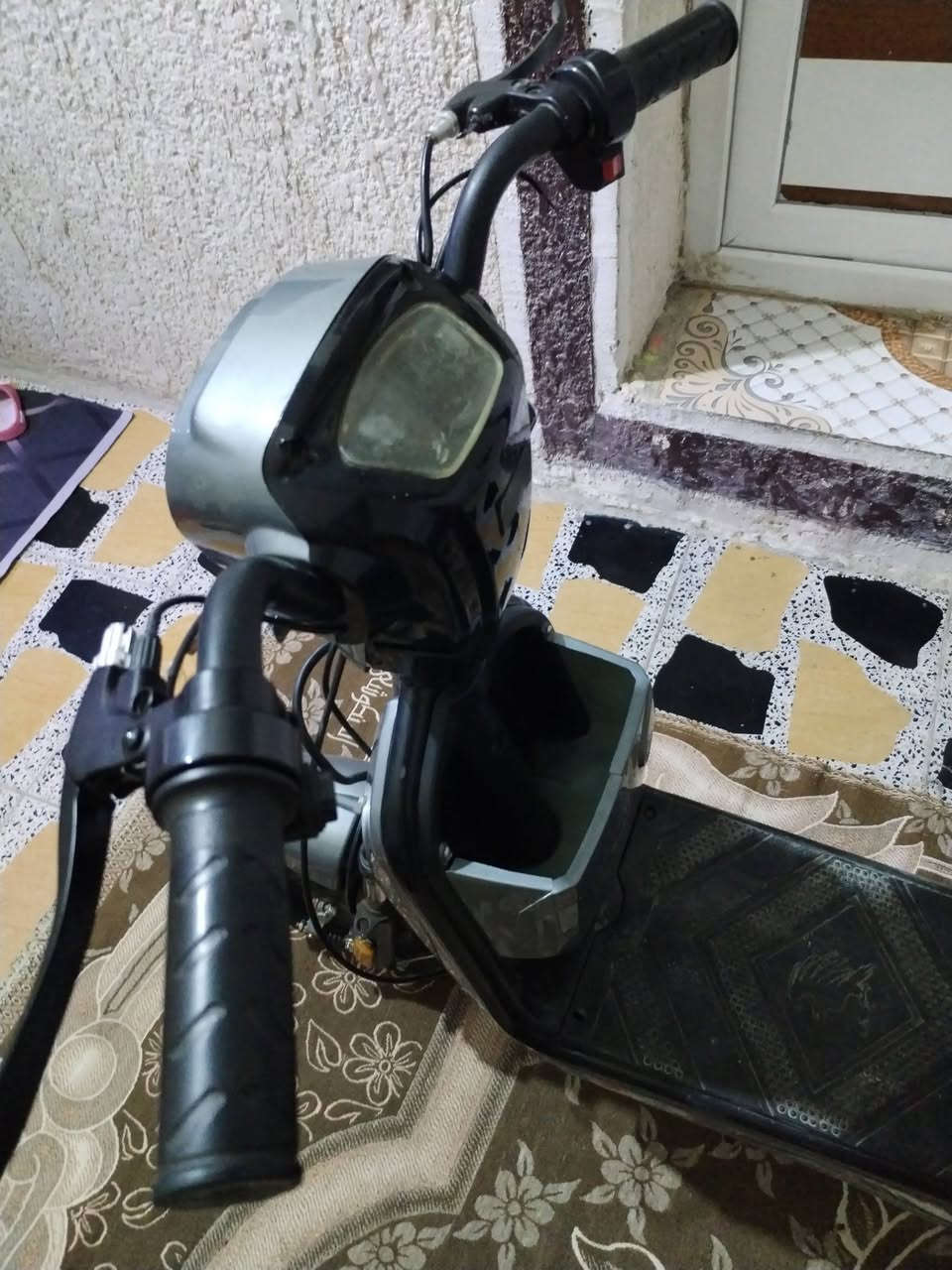 السلام عليكم ورحمة الله وبركاته بايسكل شحن للبيع نظيف بطارياتة جدد صارلي اسبوع من حطيتهن عنواني كربلاء سعره 150 وبي مجال للشراي الرقم *********** الشراي يتصل
