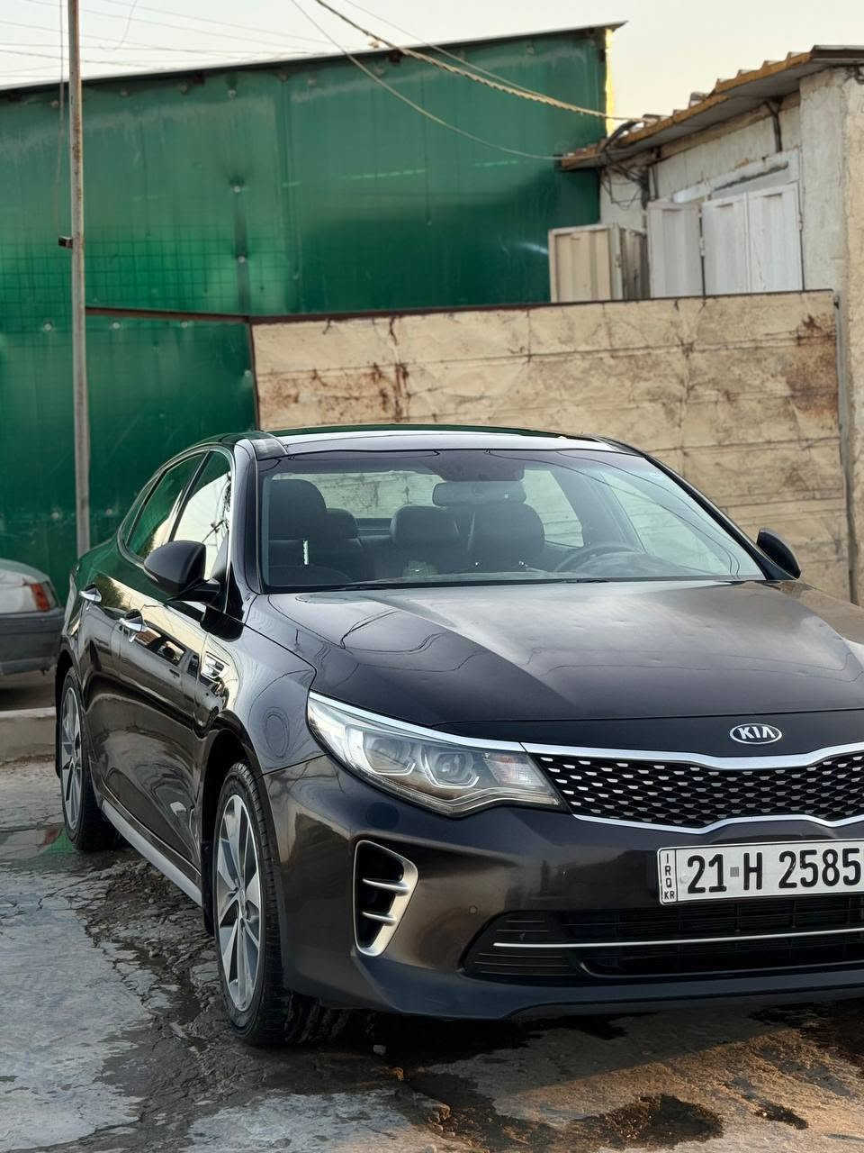 السلام عليكم / كيا اوبتيما خليجي 2017 محرك 2400 دوش فول مواصفات للاخير شنو بالك بيها سياره مكفوله من ضربه و صبغ بيها بارد باب سايق و بحافه جاملغ لخلفي يم لبكلايت أقل شبر و بيها كم رصعه حالوب بلبنيد و قبق صندوك 
سعر ١٣٣ وبيها مجال 
مكاني بغداد حي الجهاد 
***********
