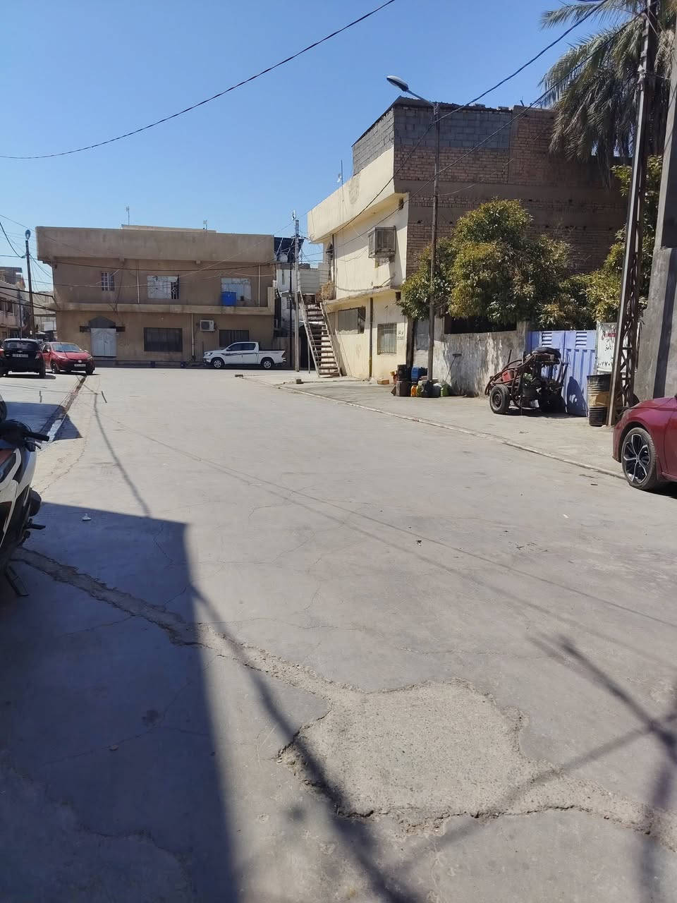 دار للبيع ملك صرف مساحه 120 متر ركن بسوك بعقوبه خلف الاعداديه جمال عبد الناصر بيت ركن جص وبورك طابوك بيه نواقص قليله السعر ب170 مليون بنص سوك خدمات كامله
استفسار خاص اتصال عل رقم ***********

