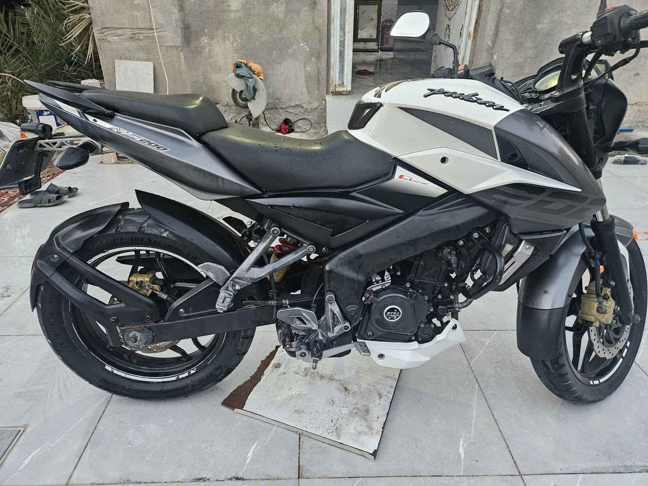 بولسر ns رقم وسنويه مكفولة كفالة عامة راعيه تحويل محرك 200c قوية سرعة وقوة نظام راديتر تبريد ماء نظام 4 ولفات 3بلكات شغل وطلع بيه محافظات انسه شي عطل وحماوه مكفولة كفالة عامه *********** العنوان البصرة
