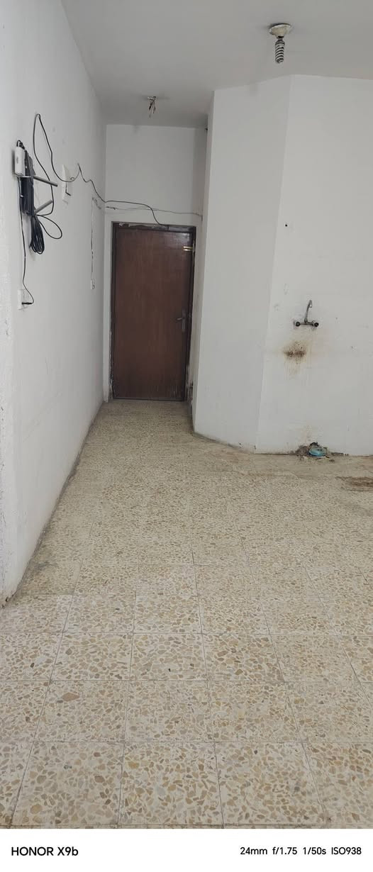 يوجد لدينا
شقه للايجار طابق اول

غرفتين كلدور مطبخ صحيات

سعر الاجار 250 الف

الماء والكهرباء والانترنت واصل علينا

حله حي المهندسين قرب مركز تأهيل الجرحى

للاستفسار الاتصال على الرقم ***********
