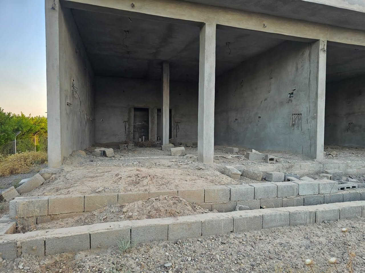 سلام عليكم
محلات تجارية مع أرض للبيع
الموقع صلاح الدين قضاء بلد شارع المحطه الرئيسي الرابط بغداد وسامراء 
تفاصيل محلات قيد الانشاء 
جنس عقار سند زراعي ٢٥
المساحه الكليه دونم ٣٠٠ متر
عدد المحلات ٨ أبواب كل محل منها يحتوي على صحيات
الواجهه ٣١ متر
النزال ٩٣ متر
للاستفسار الاتصال على الأرقام التاليه
***********
***********
او مراجعة مكتب التمار للعقار الواقع شارع المحطه محلات الحاج عدنان
