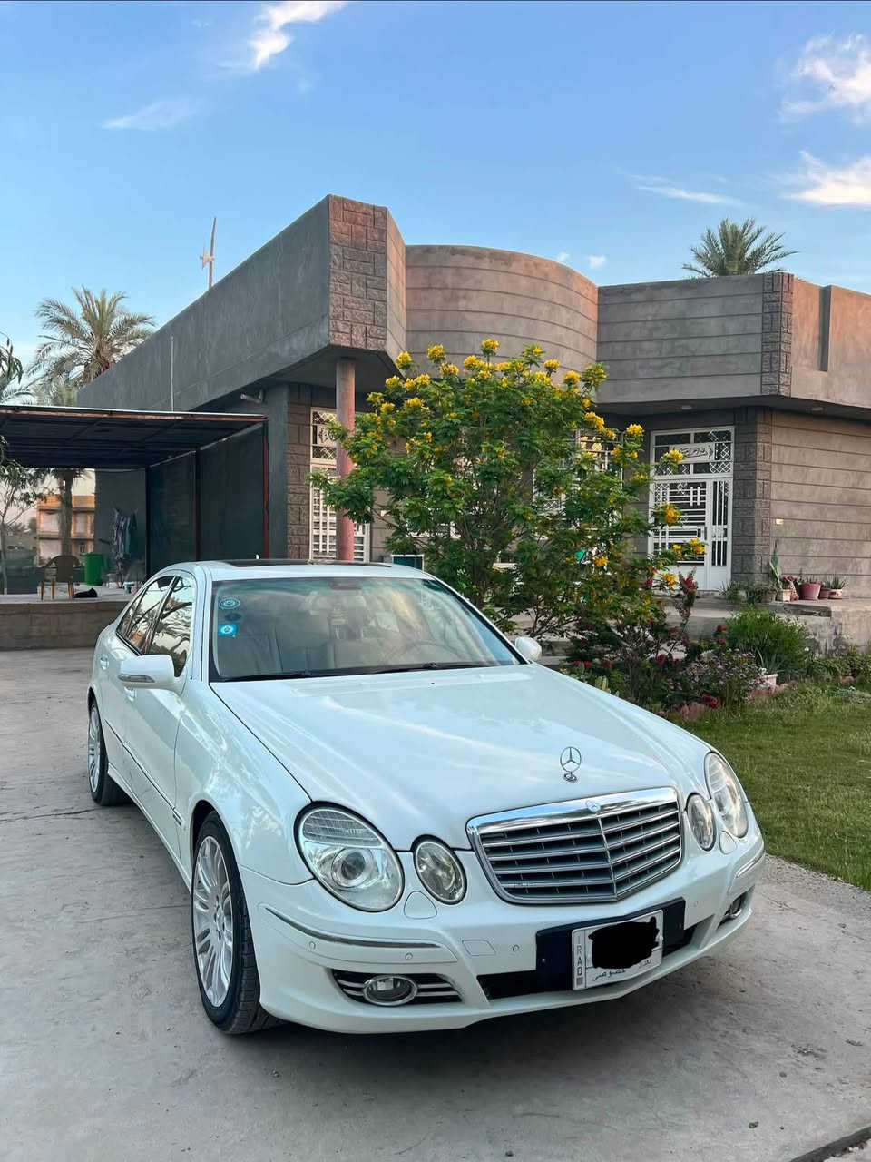 مارسيدس 2008 
E280 
مواصفات كامله ومواصفات المارسدس معروفه 
مصبوغه حزام جماليه 
حادثه قطعه وحده 
مكان السياره حله 
***********
