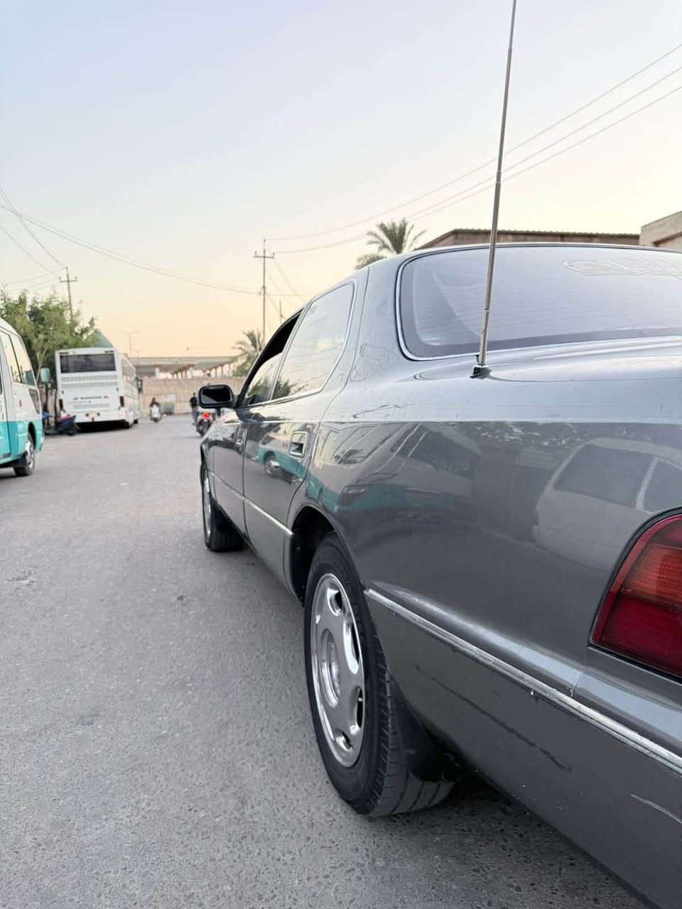 يا الله سلام عليكم سياره لكزز LS 400 مديل91 رقم جديد سنويه جديده كفاله عامه حته من الصبغ جاهزه الاخير مانقصها برغي حداده كهربايات تبريد ثلج مكينه بلادي V8 
تخم تاير حداديه كله جديد السعر(75) وبيها مجال قليل لسياره مال جناي مكال السياره البصره الدير 
رقم الهاتف(***********) كفاله عامه
