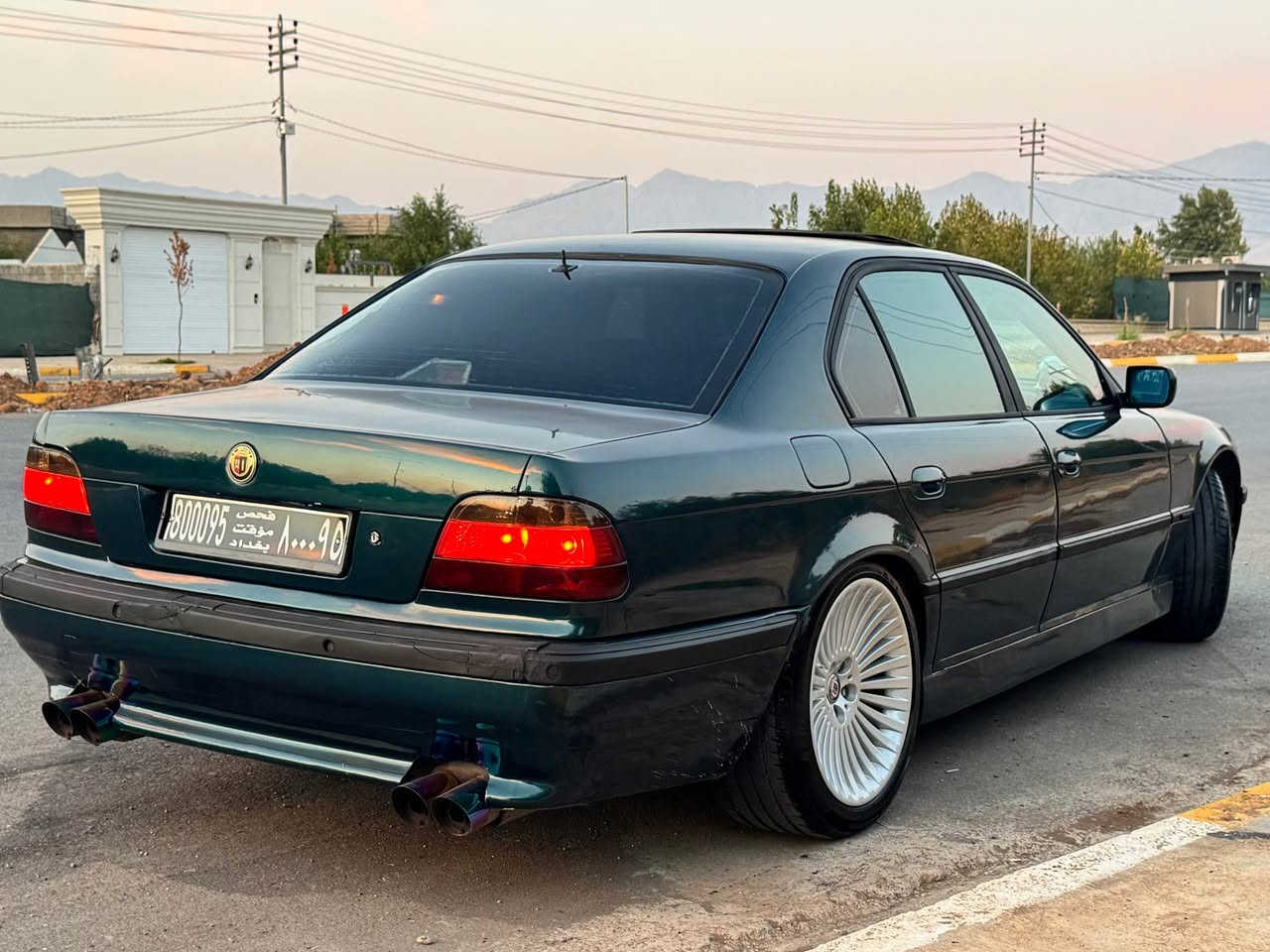 بە ناوی خوای گەورە 
                                                        BMW 728i  1996 
ئاڕمی پلاستیکی هەولێر
بە شەرتی ئاڕم و ئەوەلیات و غەرامە 
گێر و مەکینەی بیلاد تاک دیجیتالە
گێر و مەکینە و ئەکسلی بەشەرت 
تەقە و ڕەقەی بەشەرت کارەبایی بەشەرت تەبرید سارد و گەرم تەبرید دەبڵ زۆن و لەمس ناو زەرد کوشن جڵد و هیتەر و کارەبایی کەلە کارەبایی چوار جام کارەبایی و ئۆتۆ ئاوێنە کارەبایی سوکان ڤۆلیۆم حاسەی دواوە و تەحدید سورحە و تراکشن و سلاید شوشە
 
شوێن هەلەبجەی شەهید 
سعری ٤٦ مەجالێکی برایانە  
*********** واتساپ لەسەرە حلبجة, السليمانية
