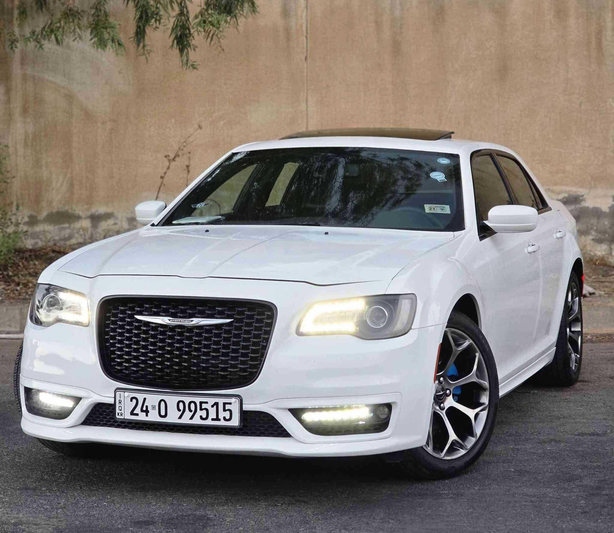 السلام عليكم الاخوان ..
كرايسلر 300s 2018 ..
وارد كندى ماشية 73 مايل ..
كير محرك بشرط مامفتوح .. 
سيارة مواصفات اس معروفة مواصفاتها ..
تبريد صدر حدادية كلهم بشرط مابي مصرف 
سيارة بدون صبغ فقط بي ٤ اصابع pdr ..
كلش نضيفة سيارة احلي من صور ..
مكان سيارة اربيل ..
***********
