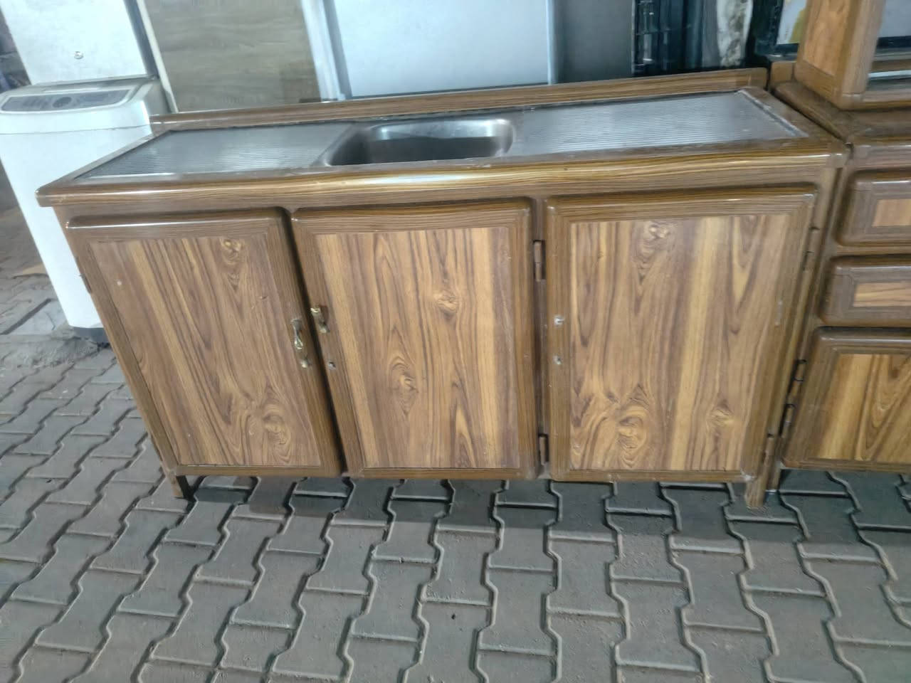 معرض زياد الأثاث المنزلي 🫴 

كاونتر حطاطه 
شغل تركي ثقيل 

قياس 3 أمتار وربع 

مع سنك قياس متر ونص 
العنوان تكريت شارع الزهور خلف افران الكرخ وقاسم مول معرض زياد الأثاث المنزلي 🫴 
***********
