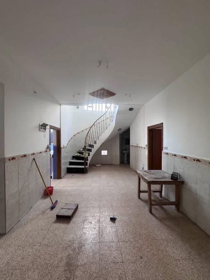 🏡 للبيع دار فارغ استلام مباشر بسعر مناسب جداً
في نادر الثانيه الشارع الخدمي خلف مول اهل الخير سابقاً

📐 المساحة:  150م² #طابو_زراعي_سند25 

وآجه 10م² ونزال 15 م²

🌟الدار يتكون من: 

🛏️ 2 غرف نوم 

🛋️ صالة 

🍳 مطبخ 

🚿 صحيات 

🌳 حديقة 

🚗 كراج سيارة

📌 موقع ممتاز وقريب من الخدمات، مناسب للسكن العائلي.

السعر / 100.000.000 مليون دينار عراقي فقط

للاستفسار وتفاصيل اكثر لطفاً الرجاء الاتصـــال او مرآسلتنا سيد رائد

سيد رائد

📞0️⃣7️⃣8️⃣3️⃣1️⃣1️⃣6️⃣1️⃣6️⃣4️⃣1️⃣ 

سيد 

حسين 

📞0️⃣7️⃣8️⃣7️⃣2️⃣5️⃣7️⃣4️⃣7️⃣3️⃣3️⃣

          او وآتســــــاب📲

المكـــــتب ☎️ 

     ***********         *********** ‌‌‎    

           

🏗️ #مــوقع_المكتب🏗️

📍{بابل/الحله شارع نادر الرئيسي مقابل  شارع الطب العدلي بالقرب من اسواق الجمل }

#بيع_وشراء

#عقارات #بغدادالعراق #الحله         #مشاهيرفيسبوك #مكتب_عقارات_سيد_رائد  #الاولى  #في_بابل
