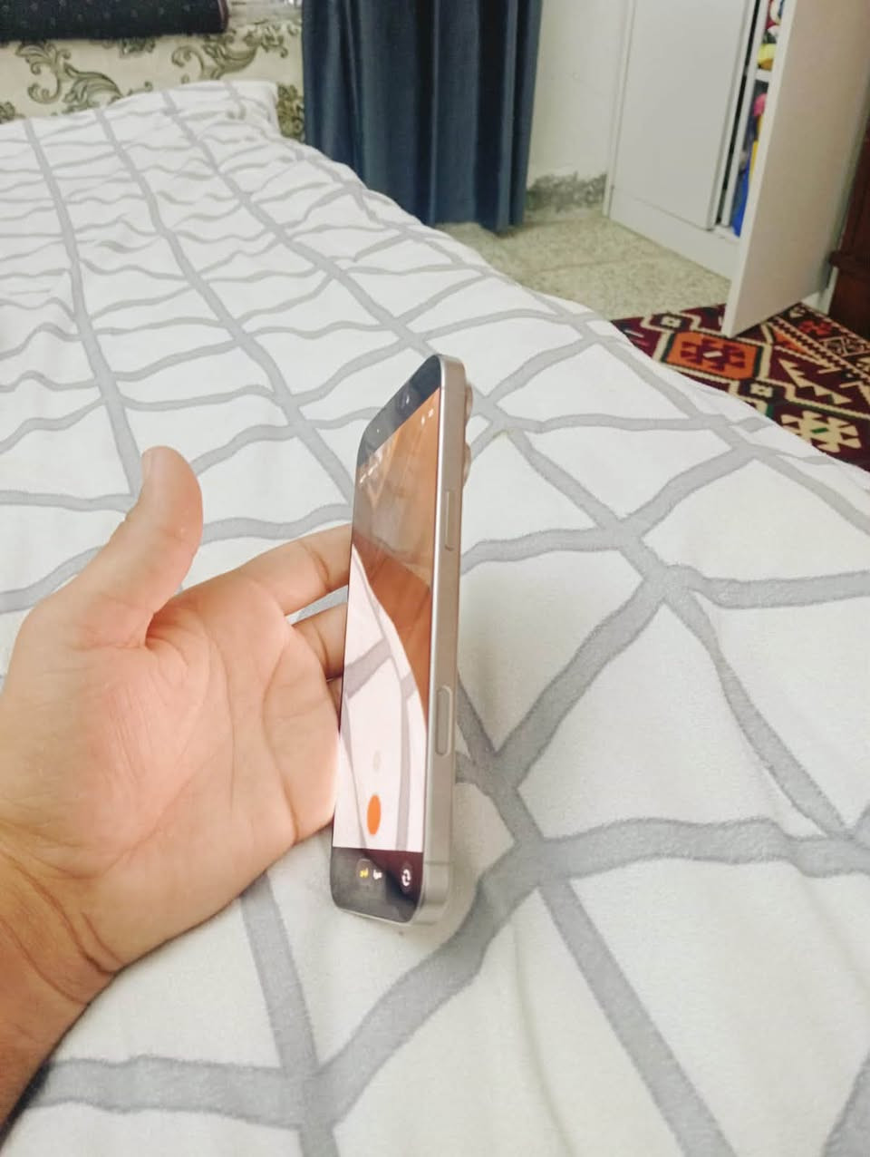 سلام عليكم ايفون 16 برو ماكس ماستر ذاكره 256 مشحون 450 مره بطاريه 91 بسبب التحديث نزلت مراوس 17 او بيع السعر 1300 للتصال ***********
